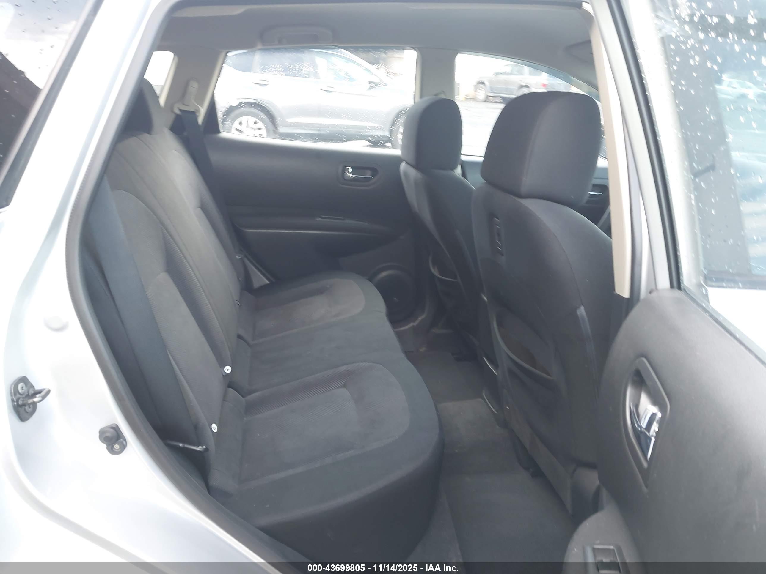 NISSAN ROGUE image 8