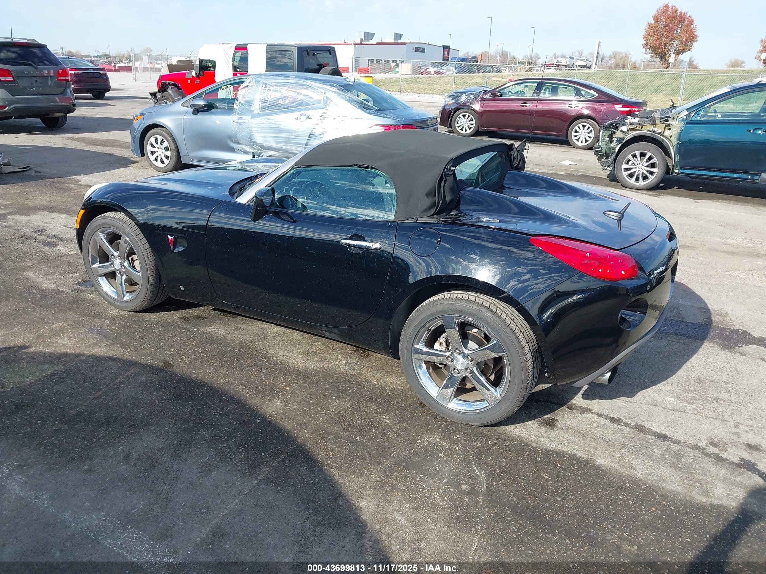 PONTIAC SOLSTICE image 3