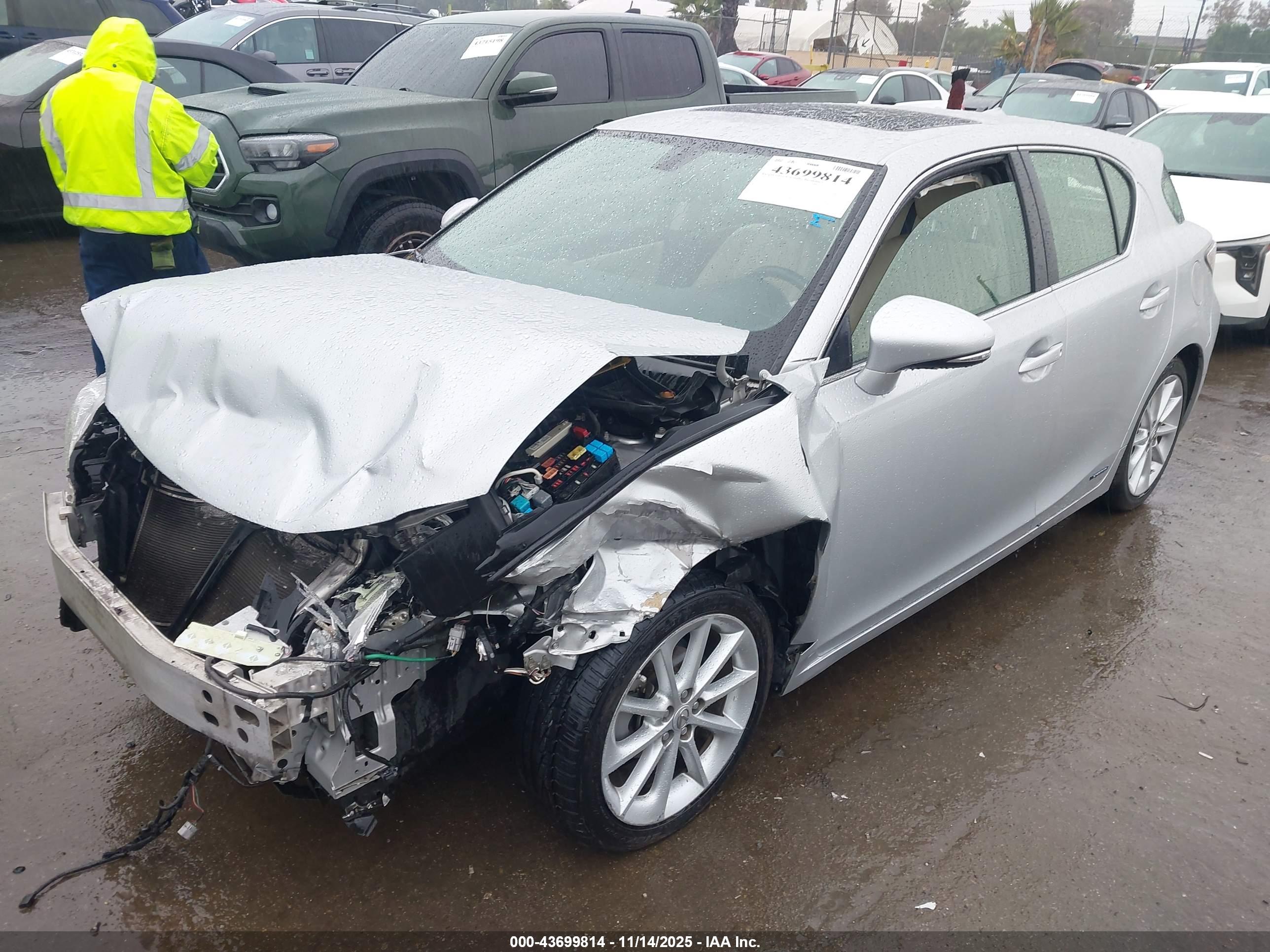 LEXUS CT image 2