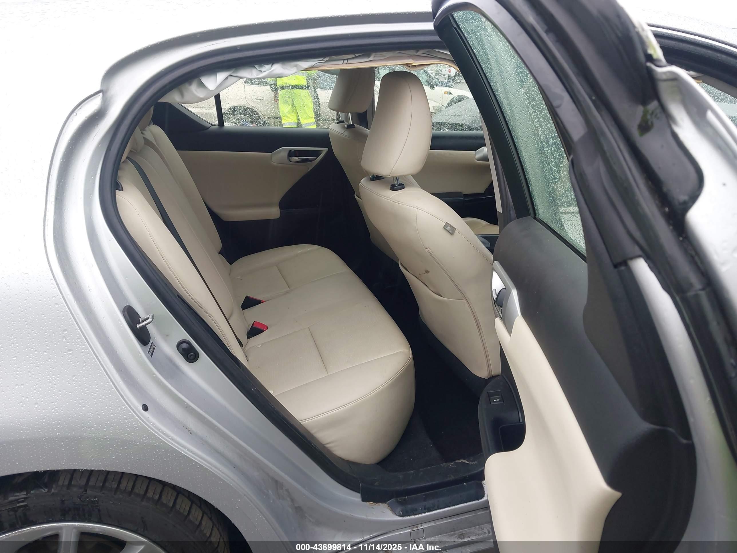 LEXUS CT image 8