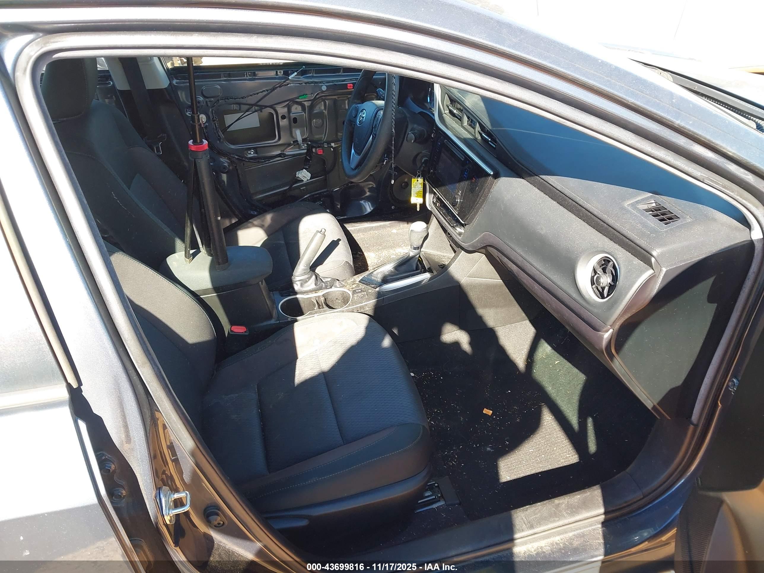TOYOTA COROLLA image 5