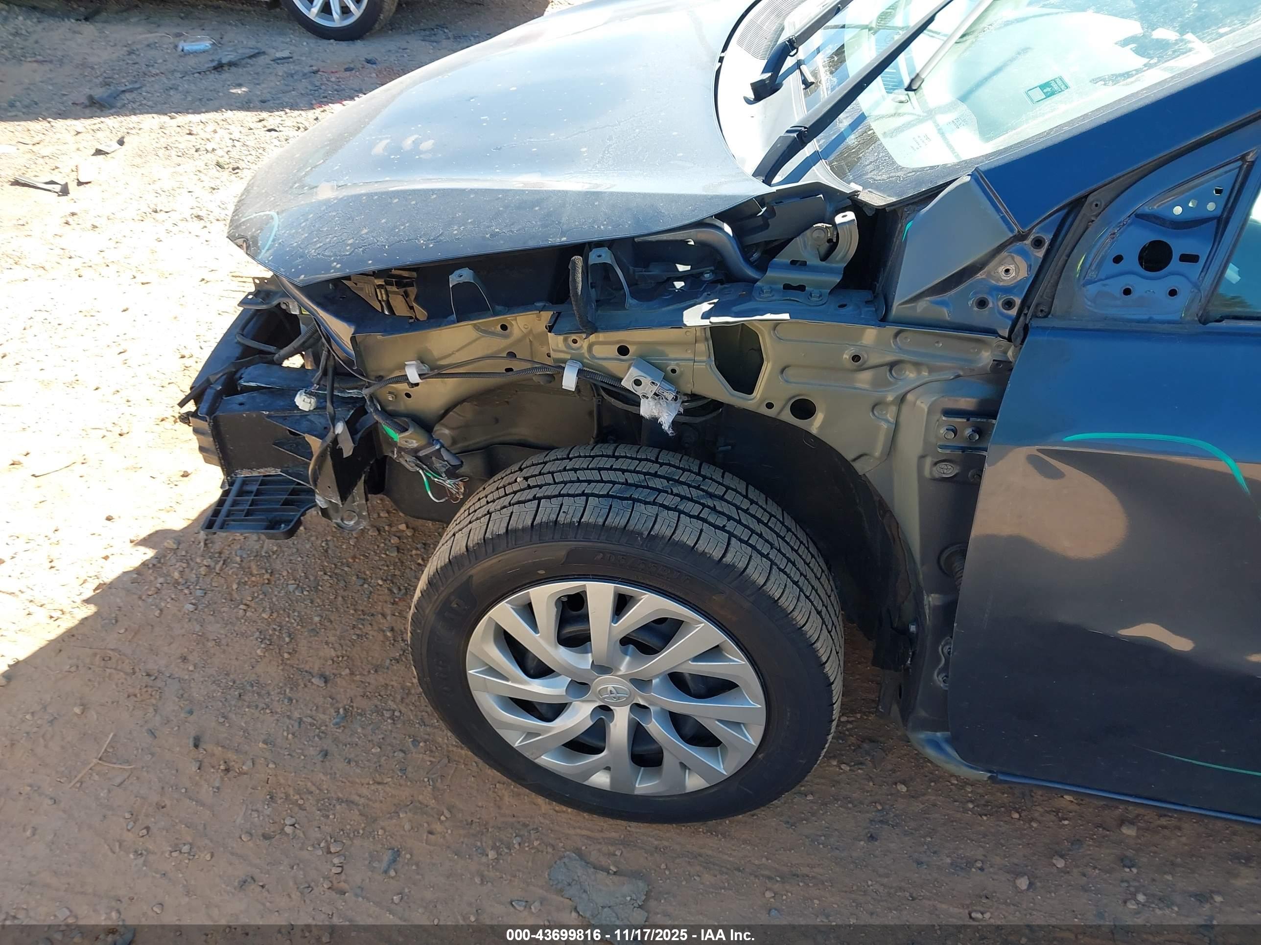 TOYOTA COROLLA image 6