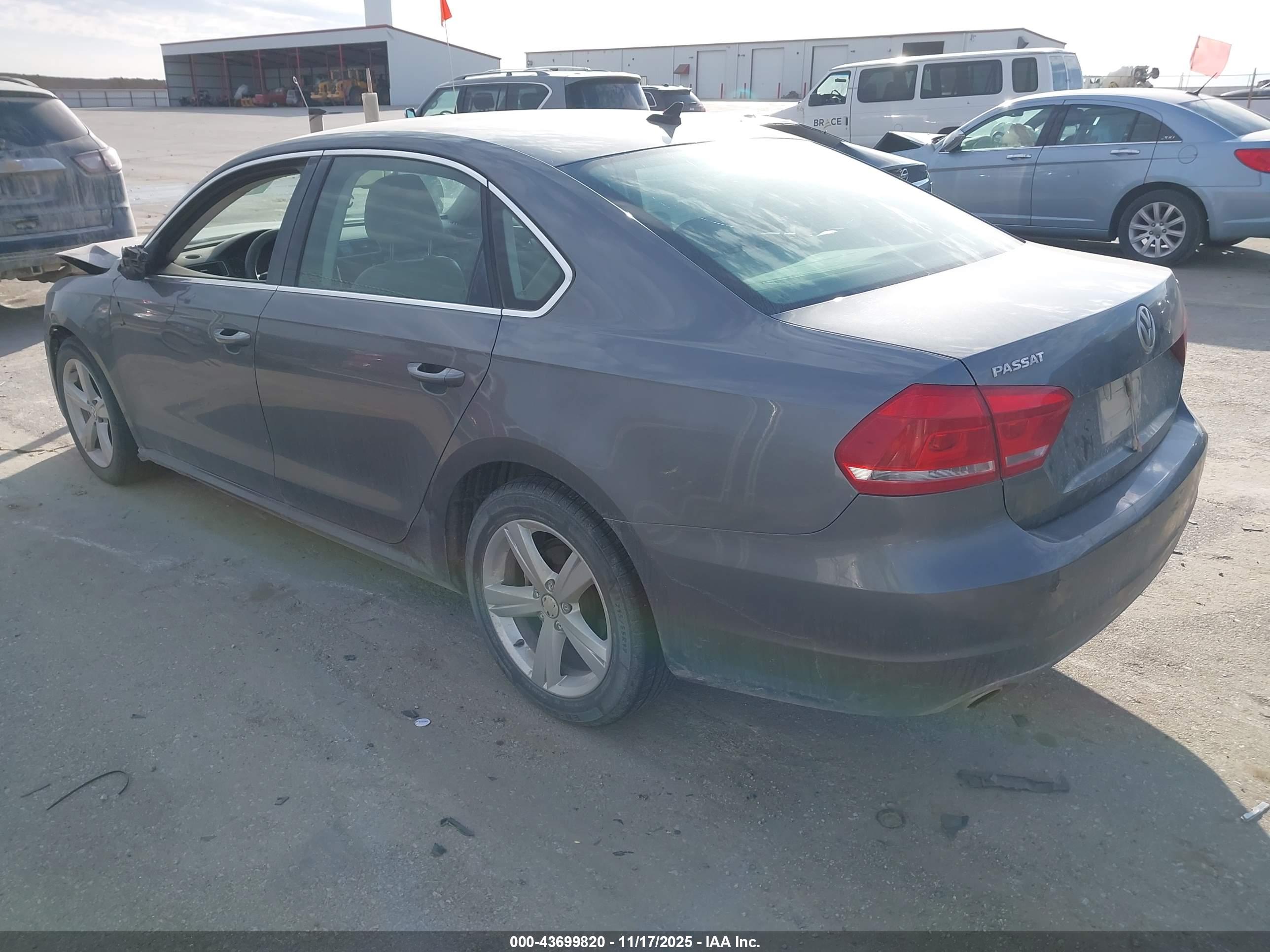VOLKSWAGEN PASSAT image 3