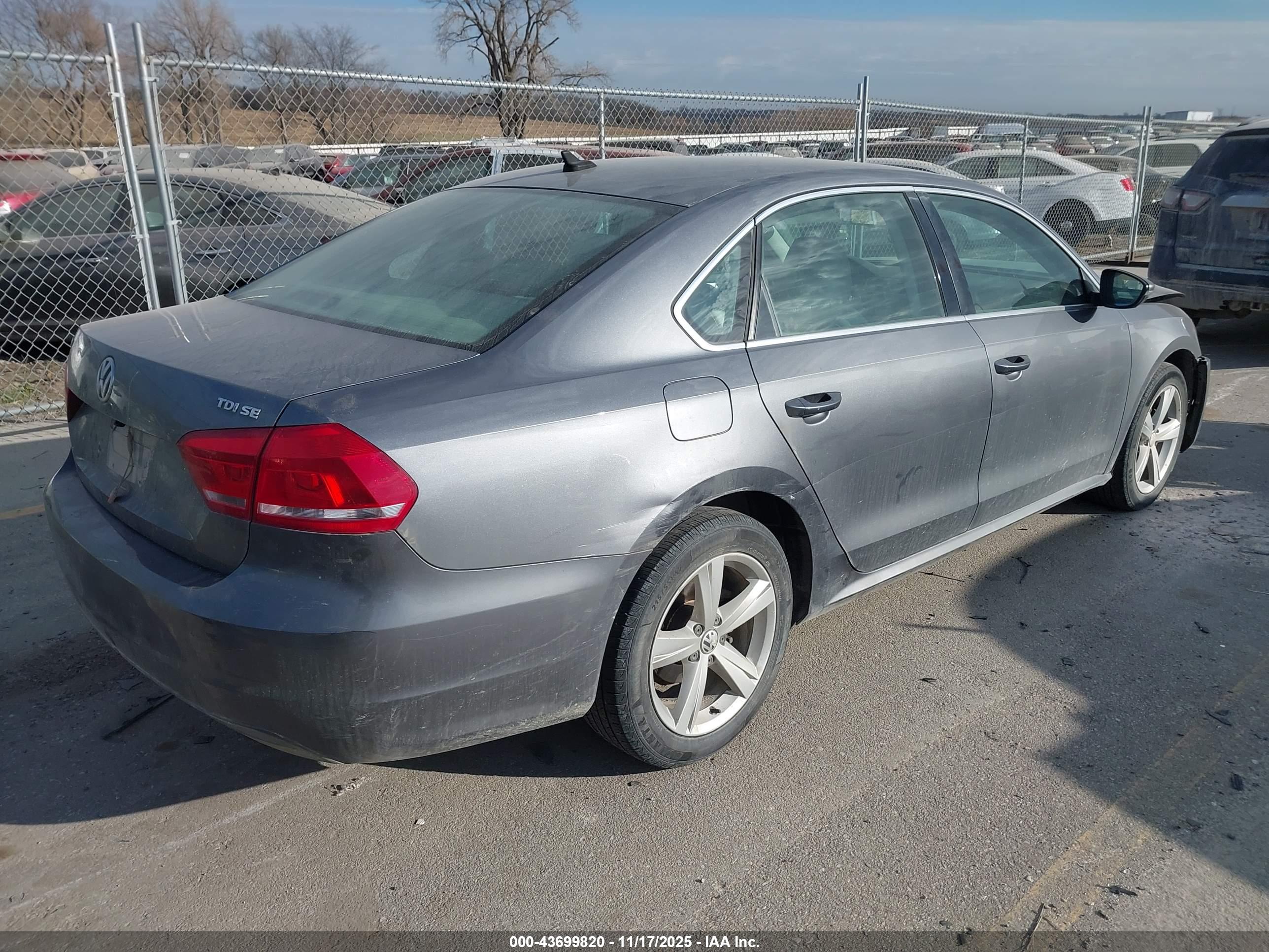 VOLKSWAGEN PASSAT image 4