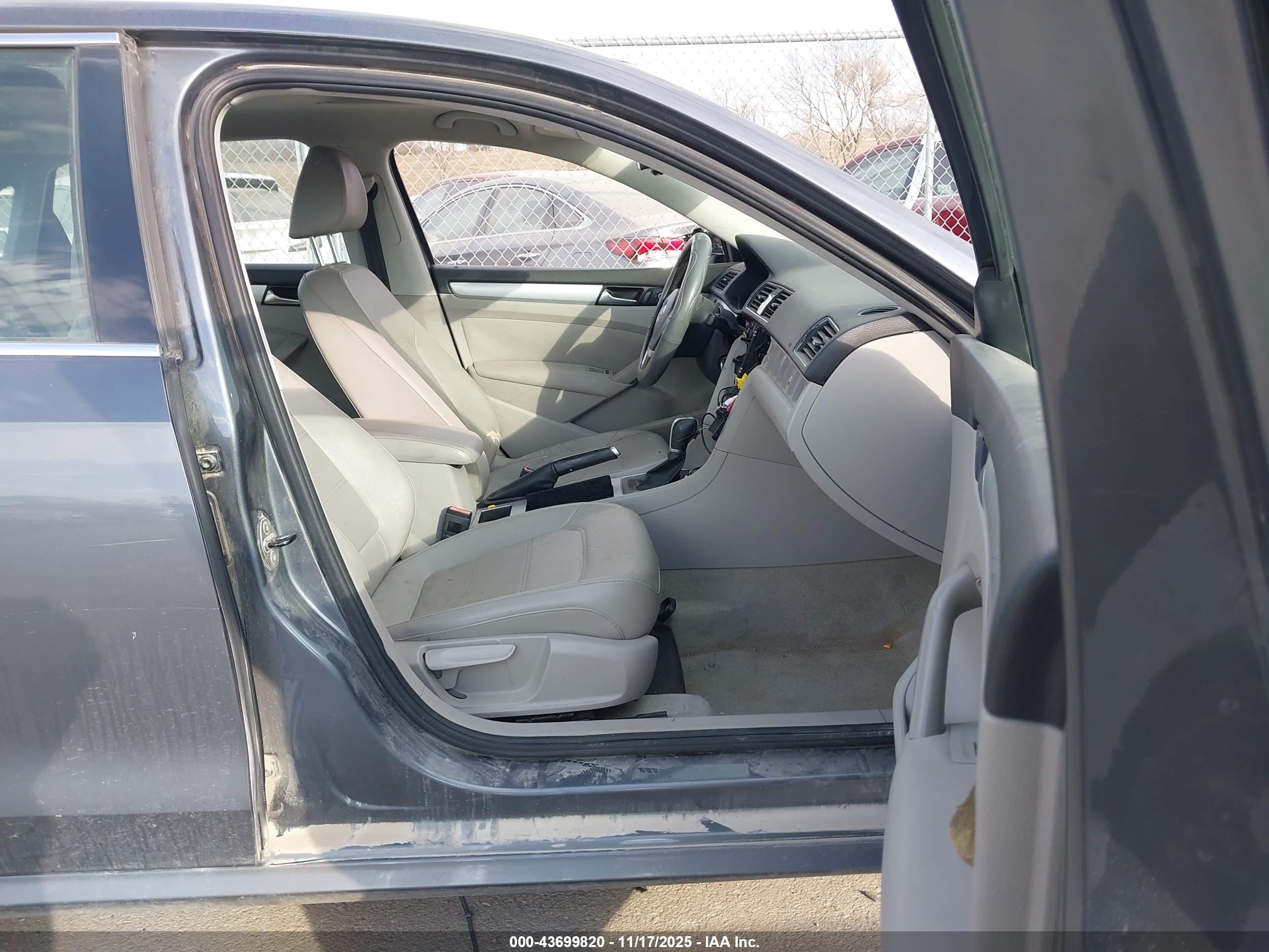 VOLKSWAGEN PASSAT image 5