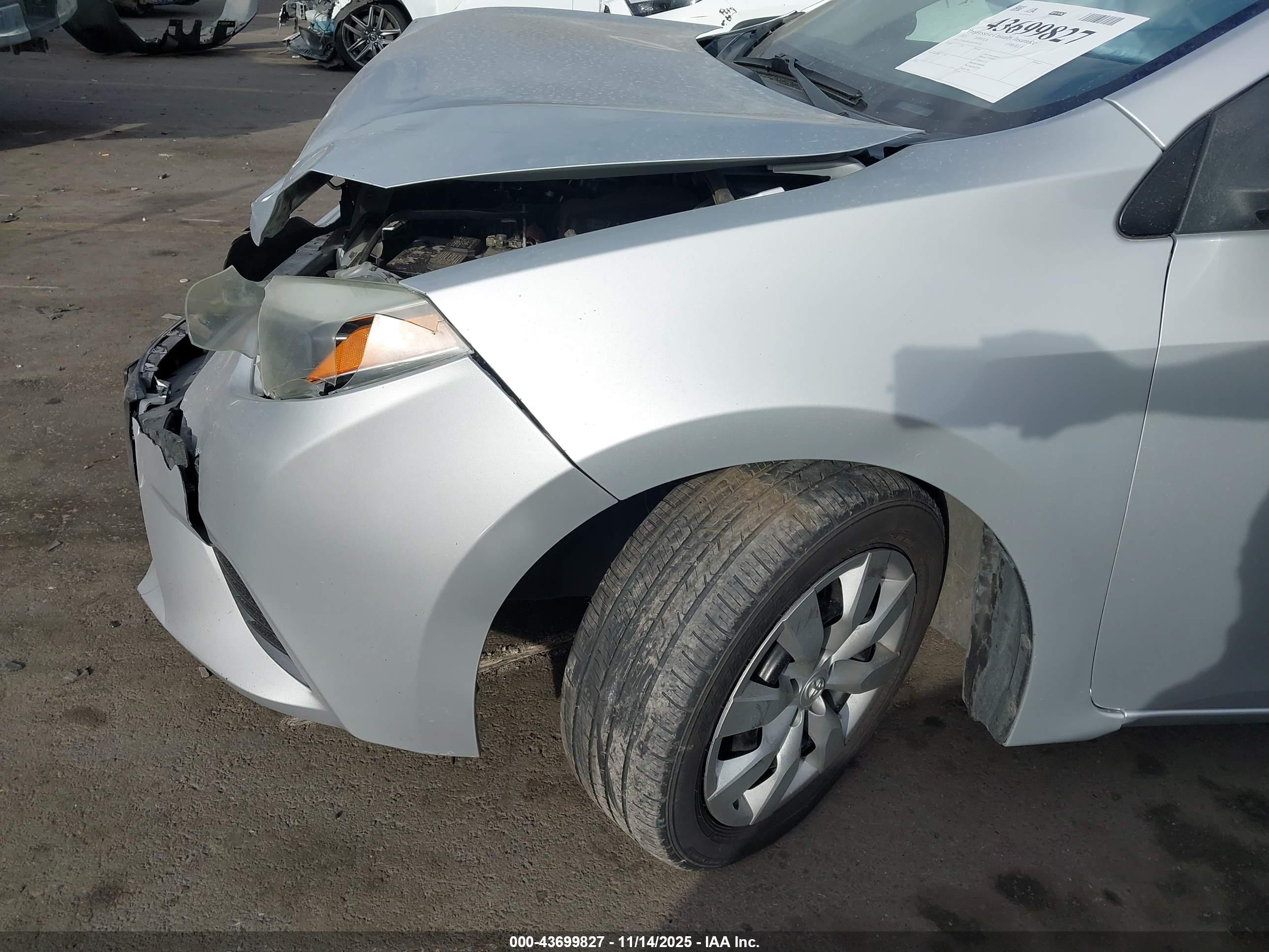 TOYOTA COROLLA image 6