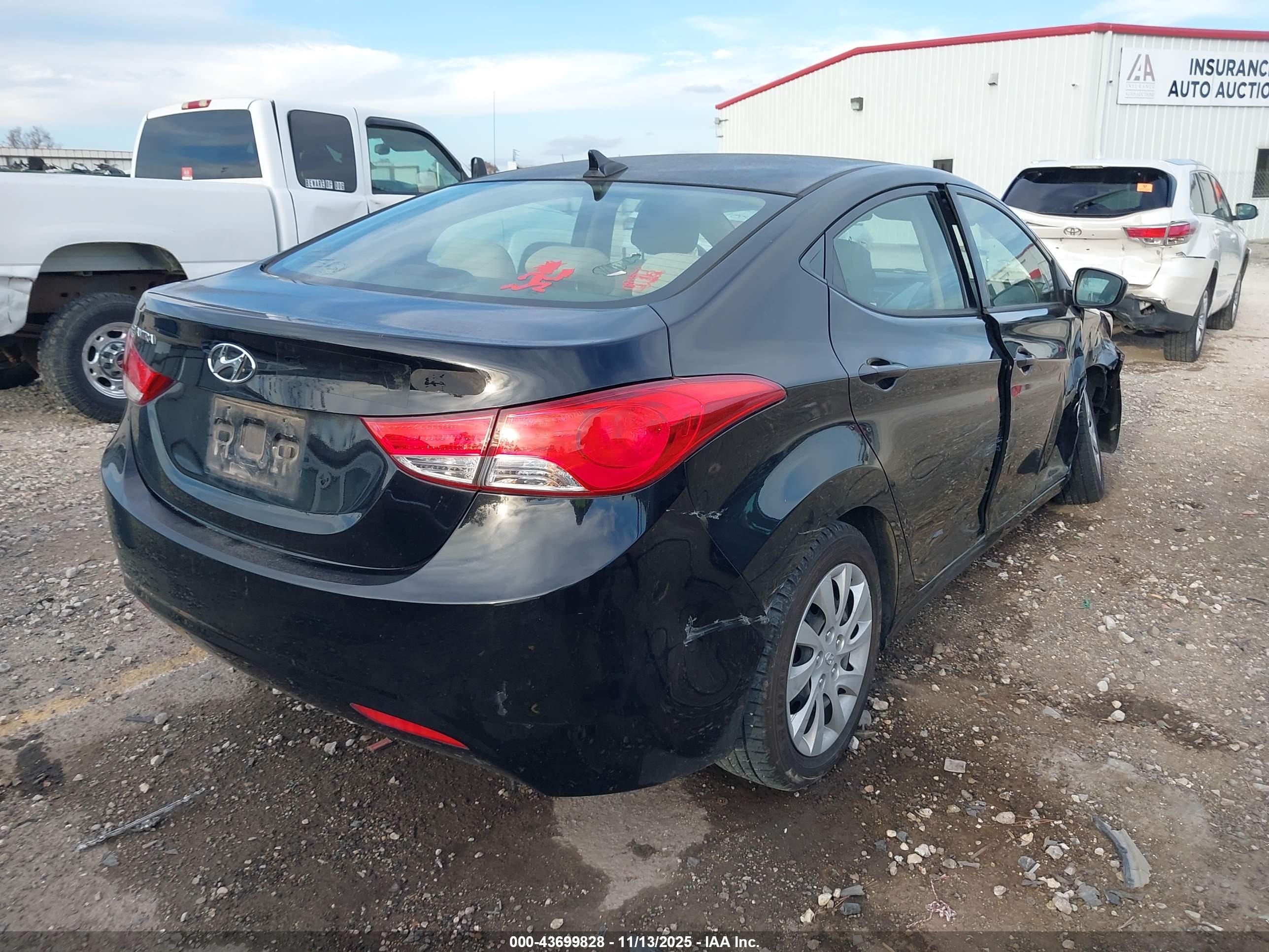 HYUNDAI ELANTRA image 4