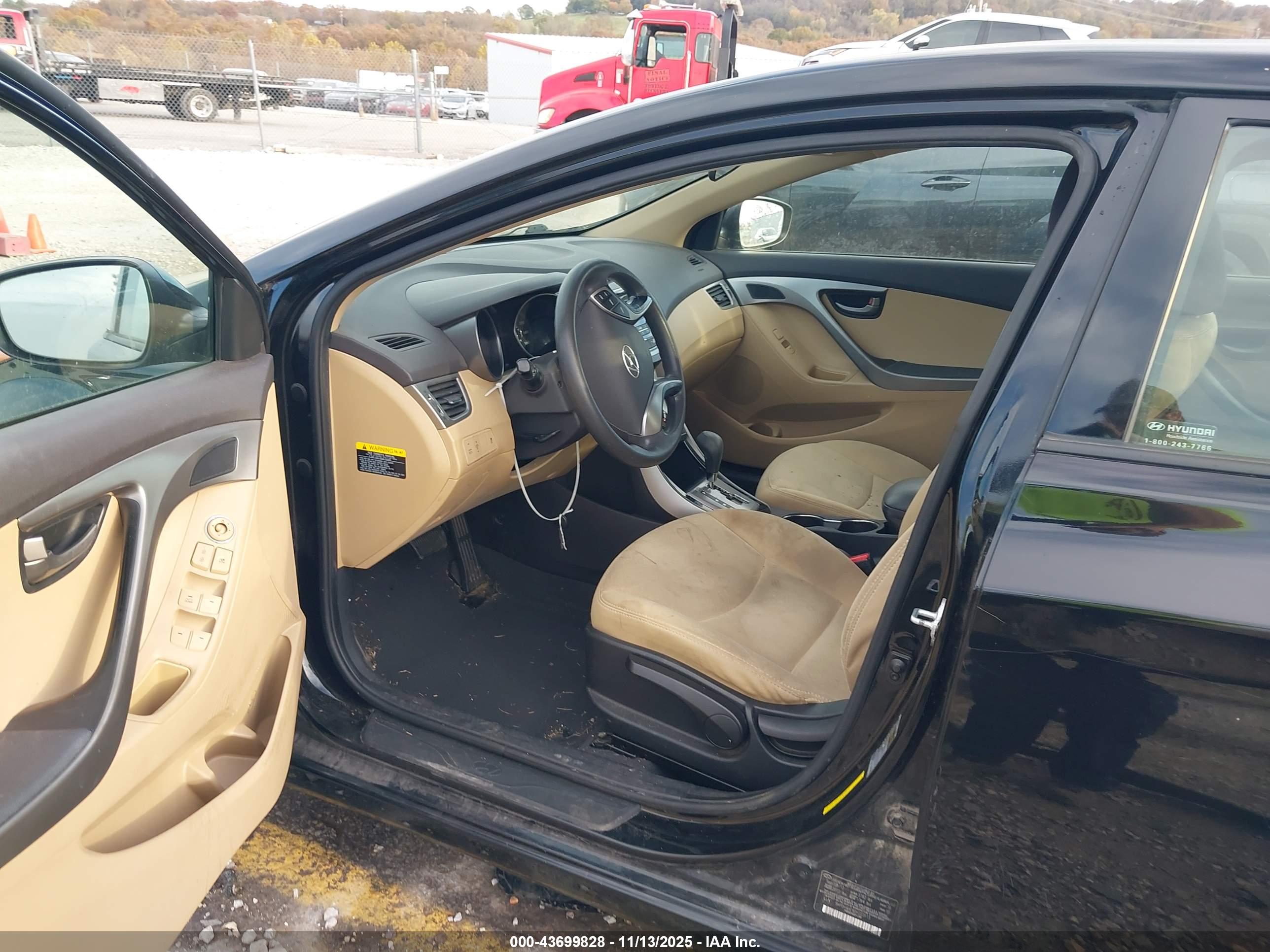 HYUNDAI ELANTRA image 5