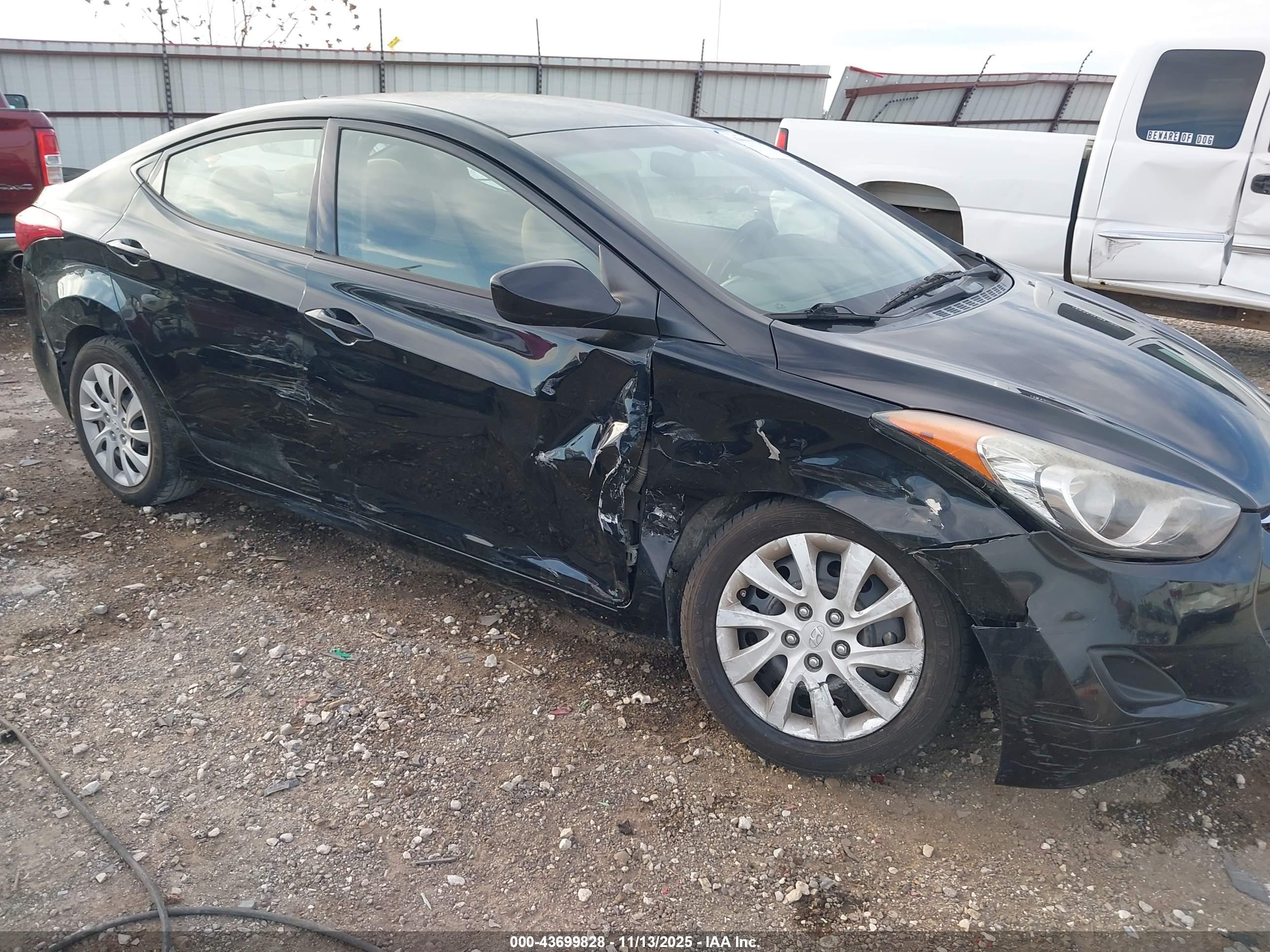 HYUNDAI ELANTRA image 6