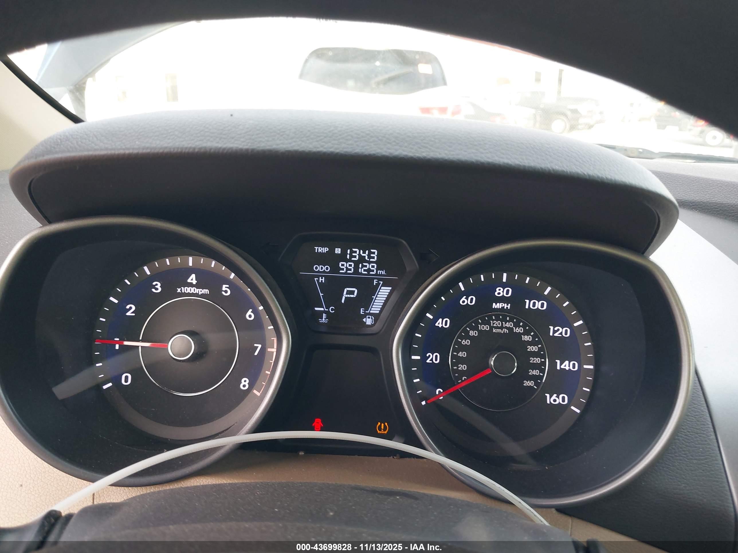 HYUNDAI ELANTRA image 7