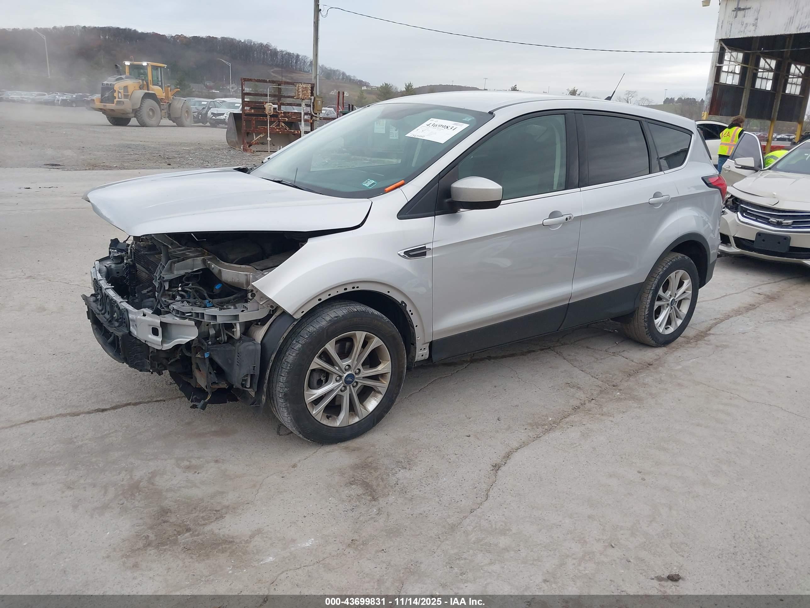 FORD ESCAPE image 2