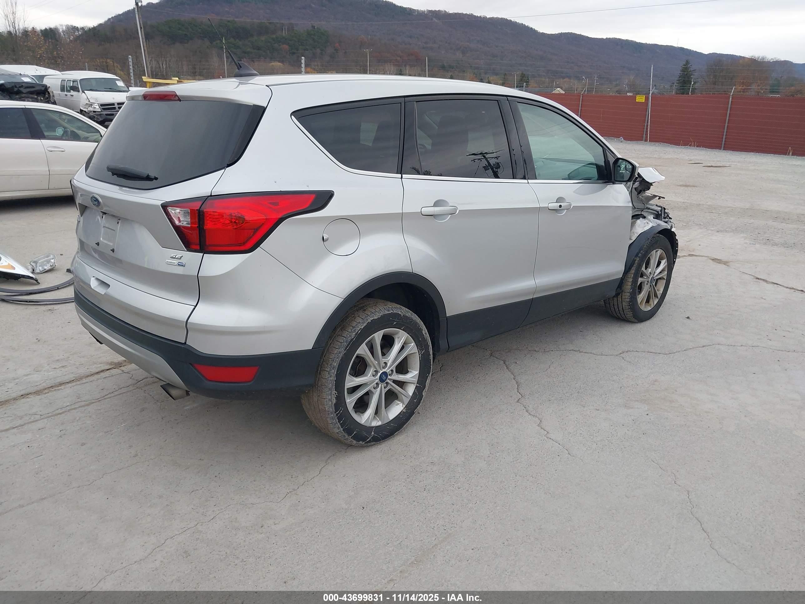 FORD ESCAPE image 4