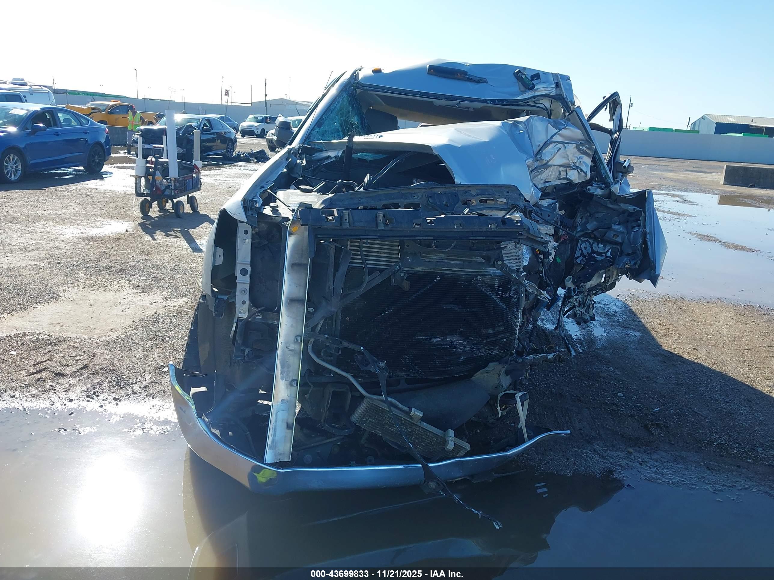 CHEVROLET SILVERADO image 10