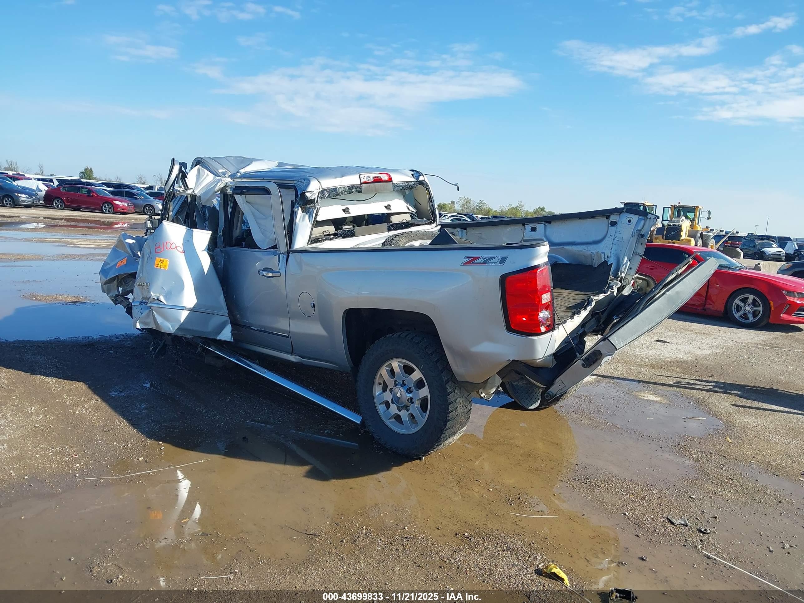 CHEVROLET SILVERADO image 3