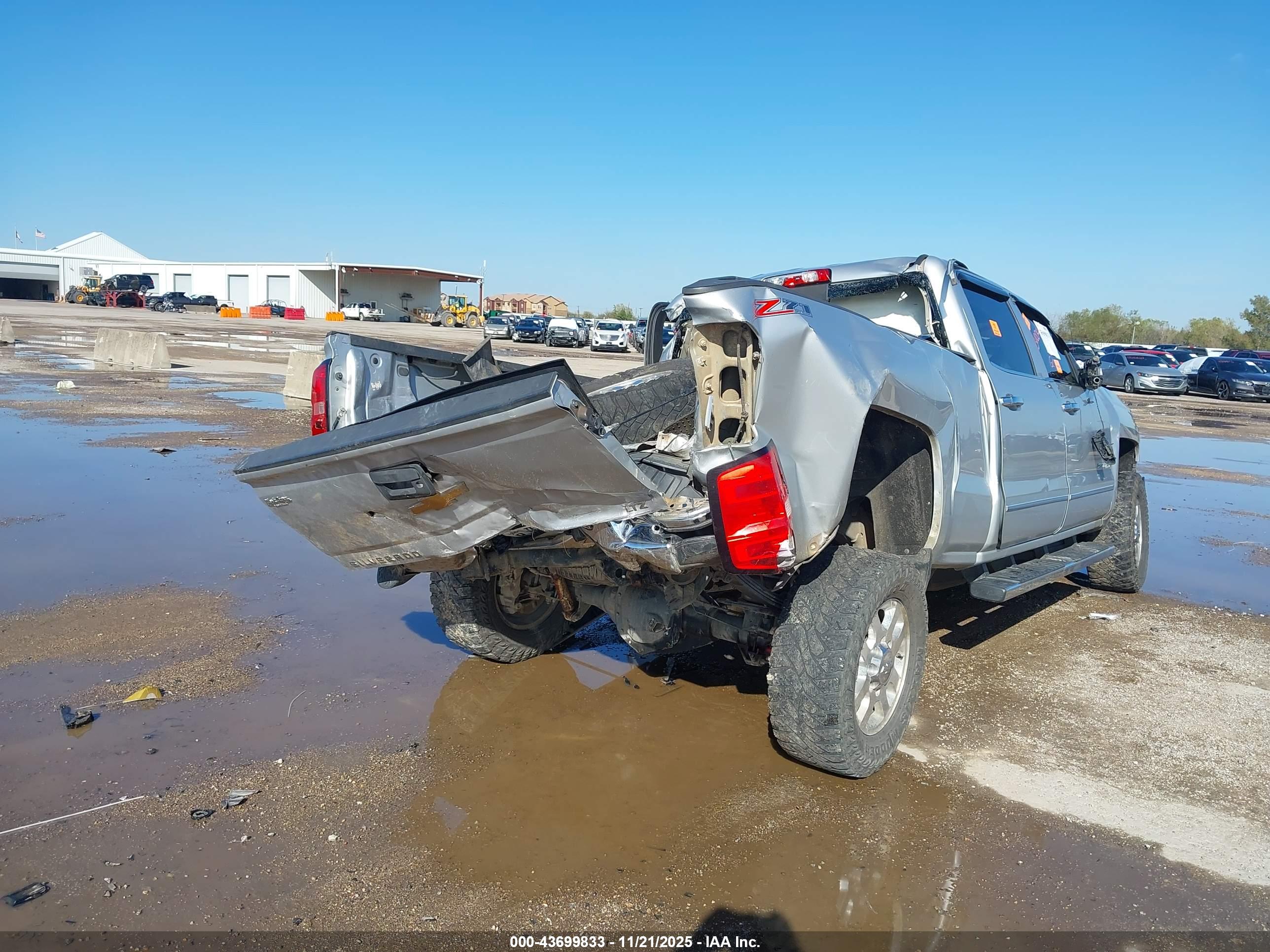 CHEVROLET SILVERADO image 4