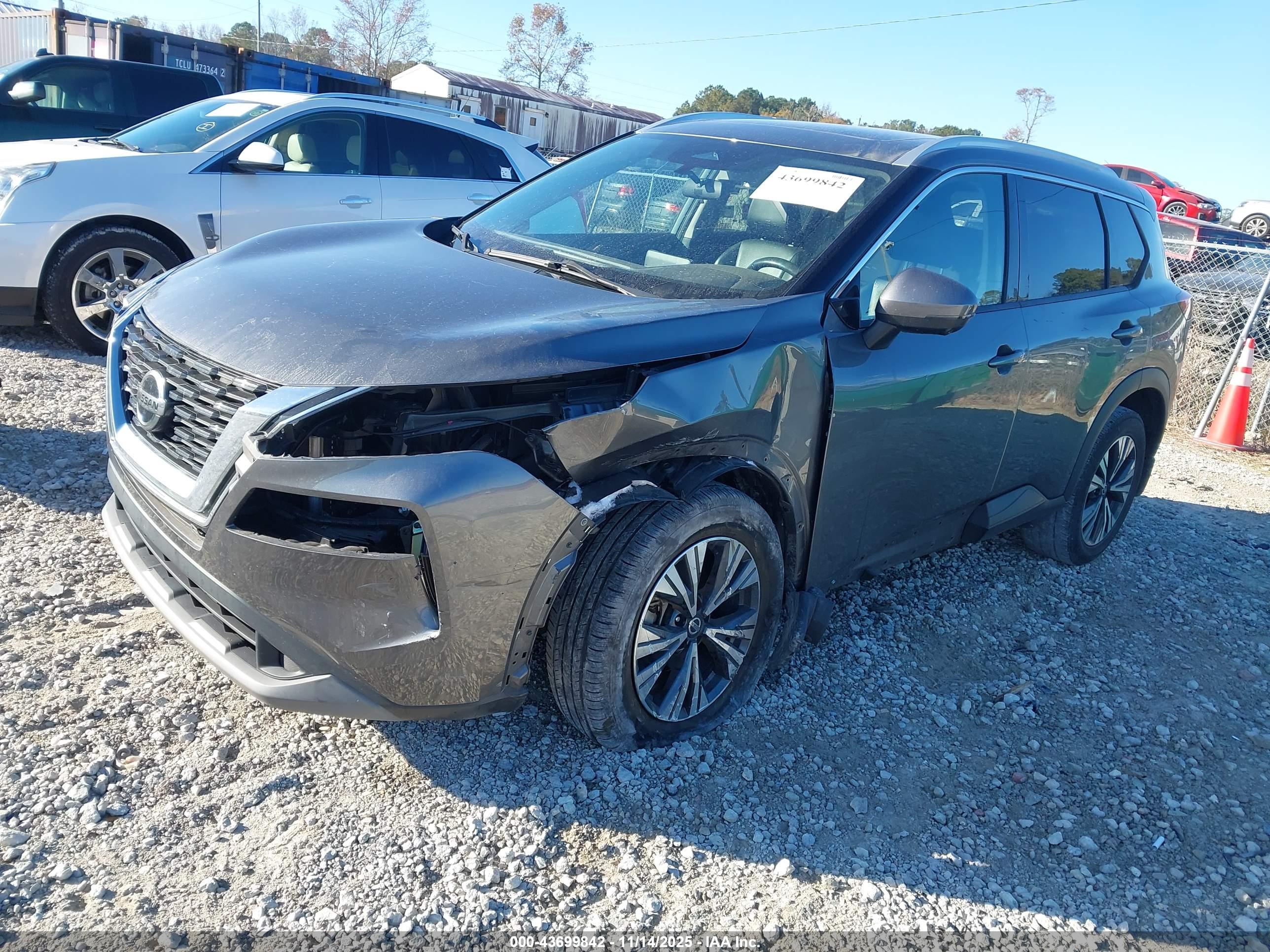 NISSAN ROGUE image 2