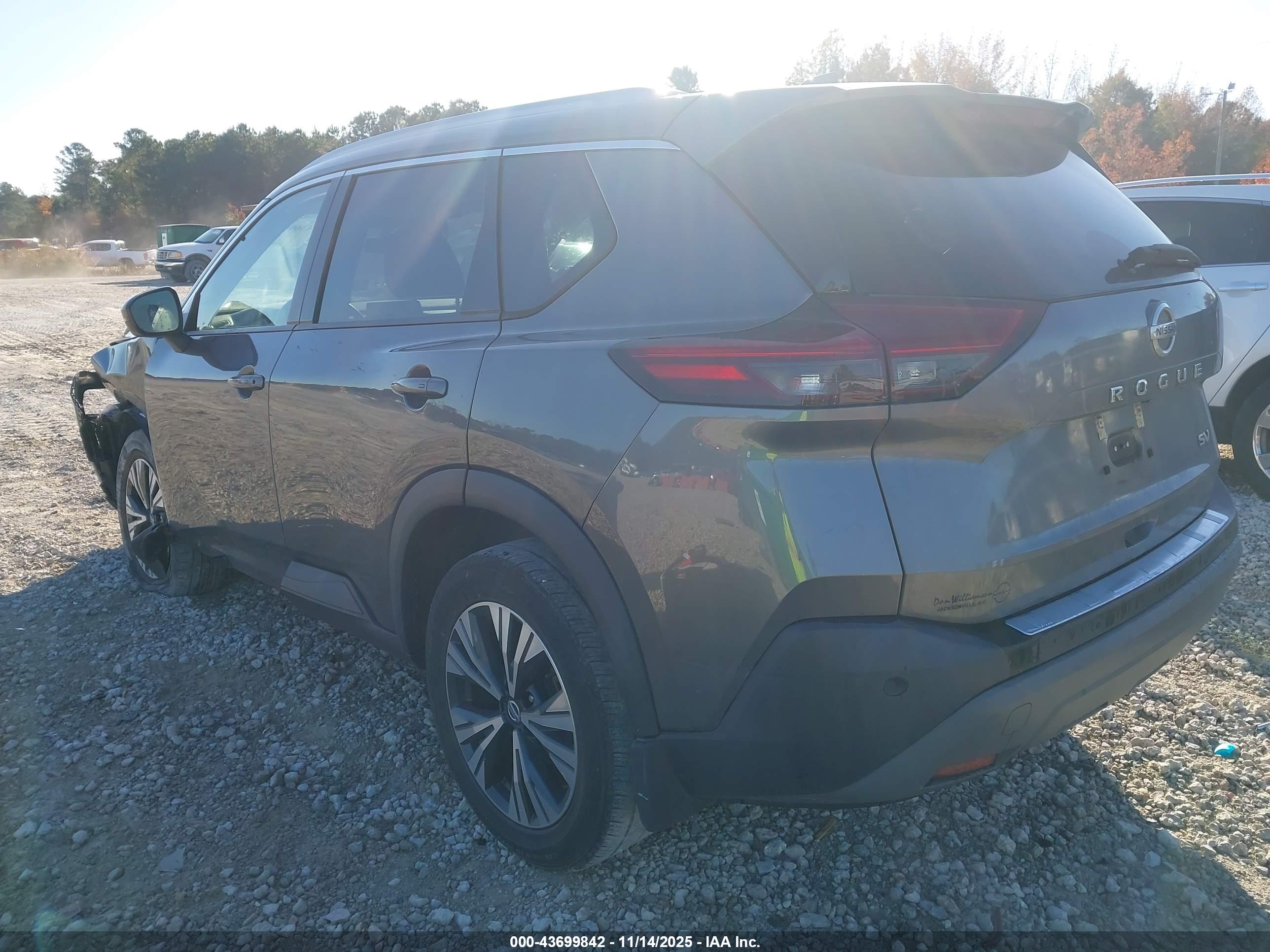NISSAN ROGUE image 3