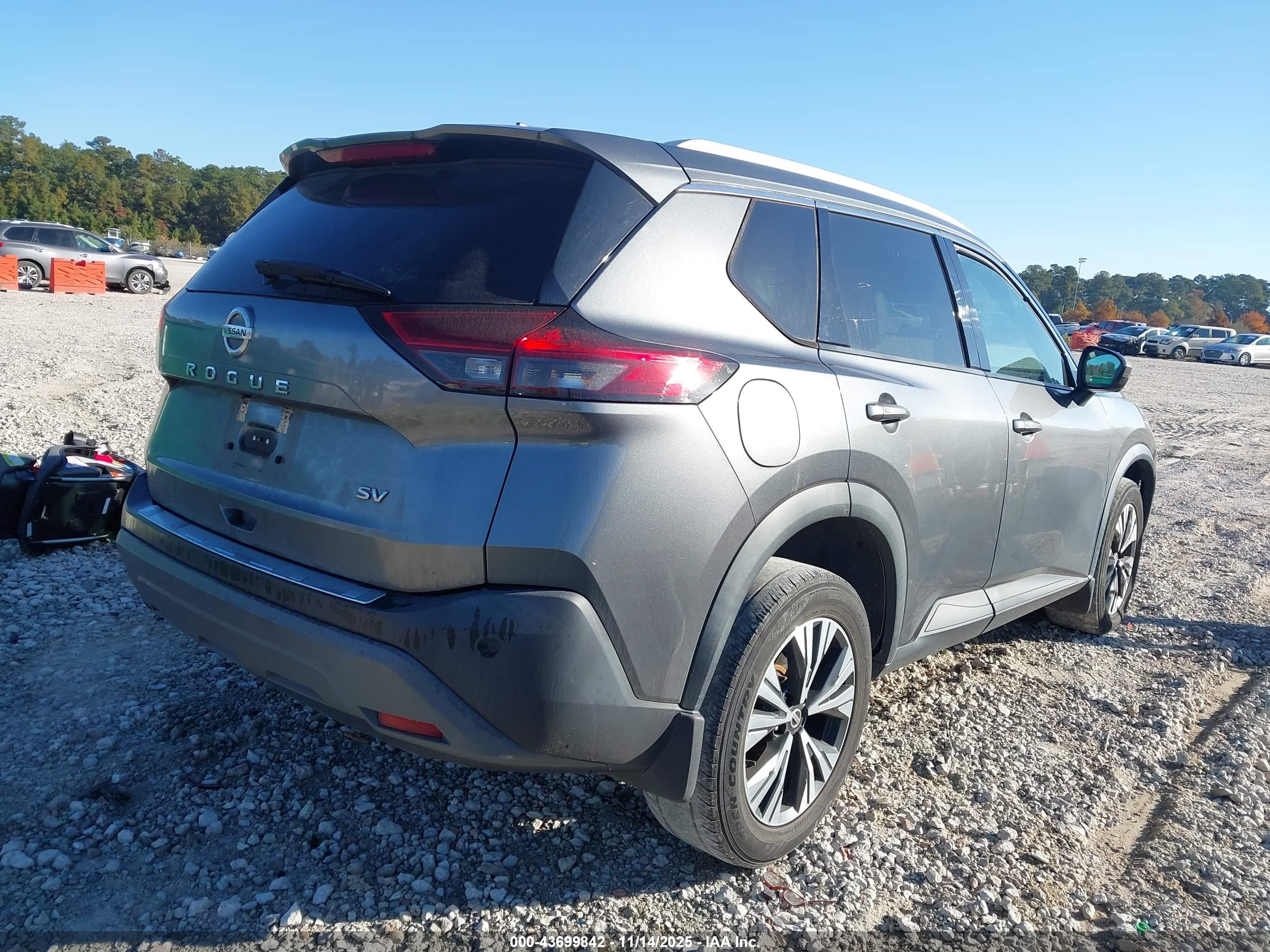 NISSAN ROGUE image 4