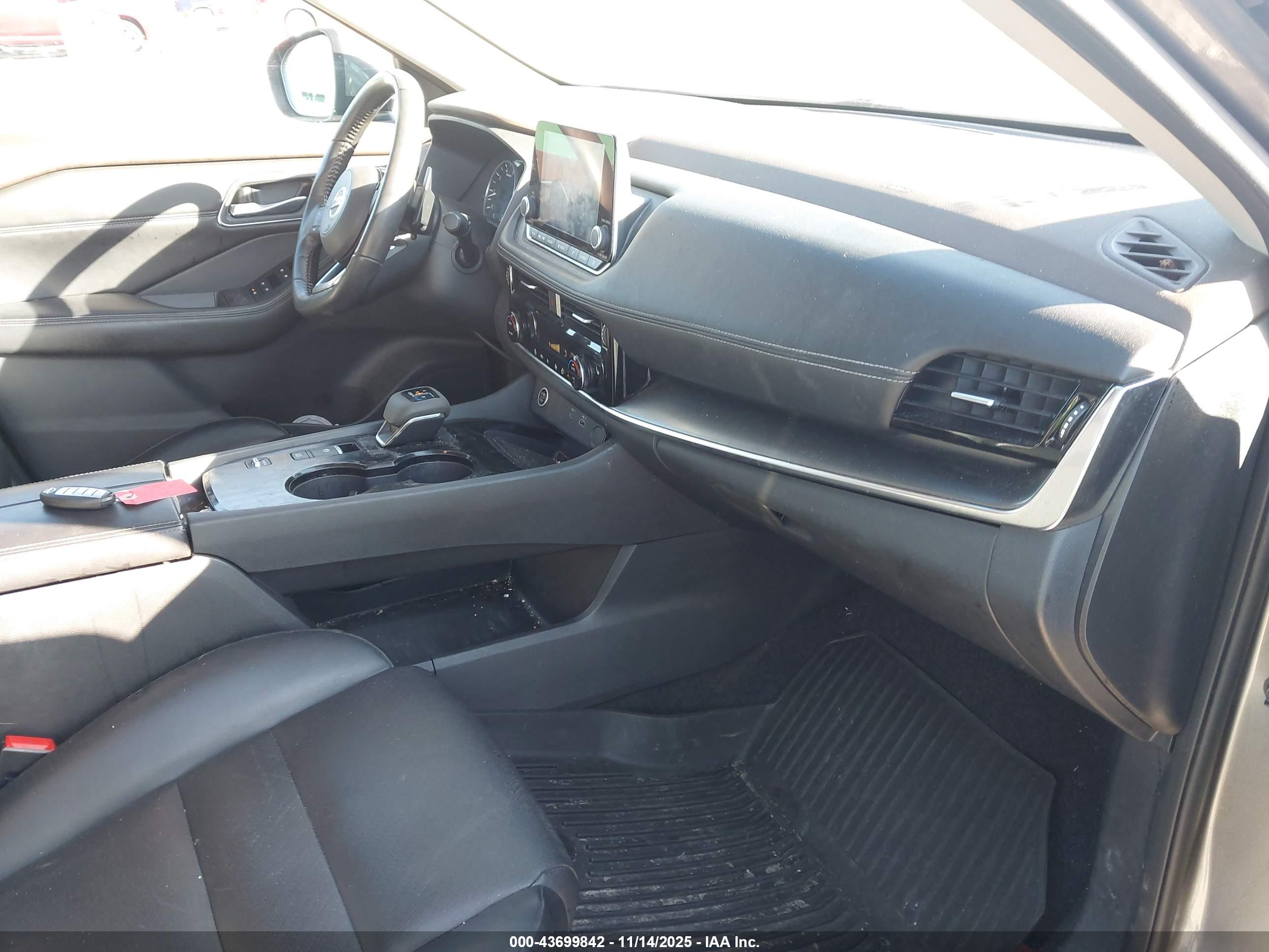 NISSAN ROGUE image 5