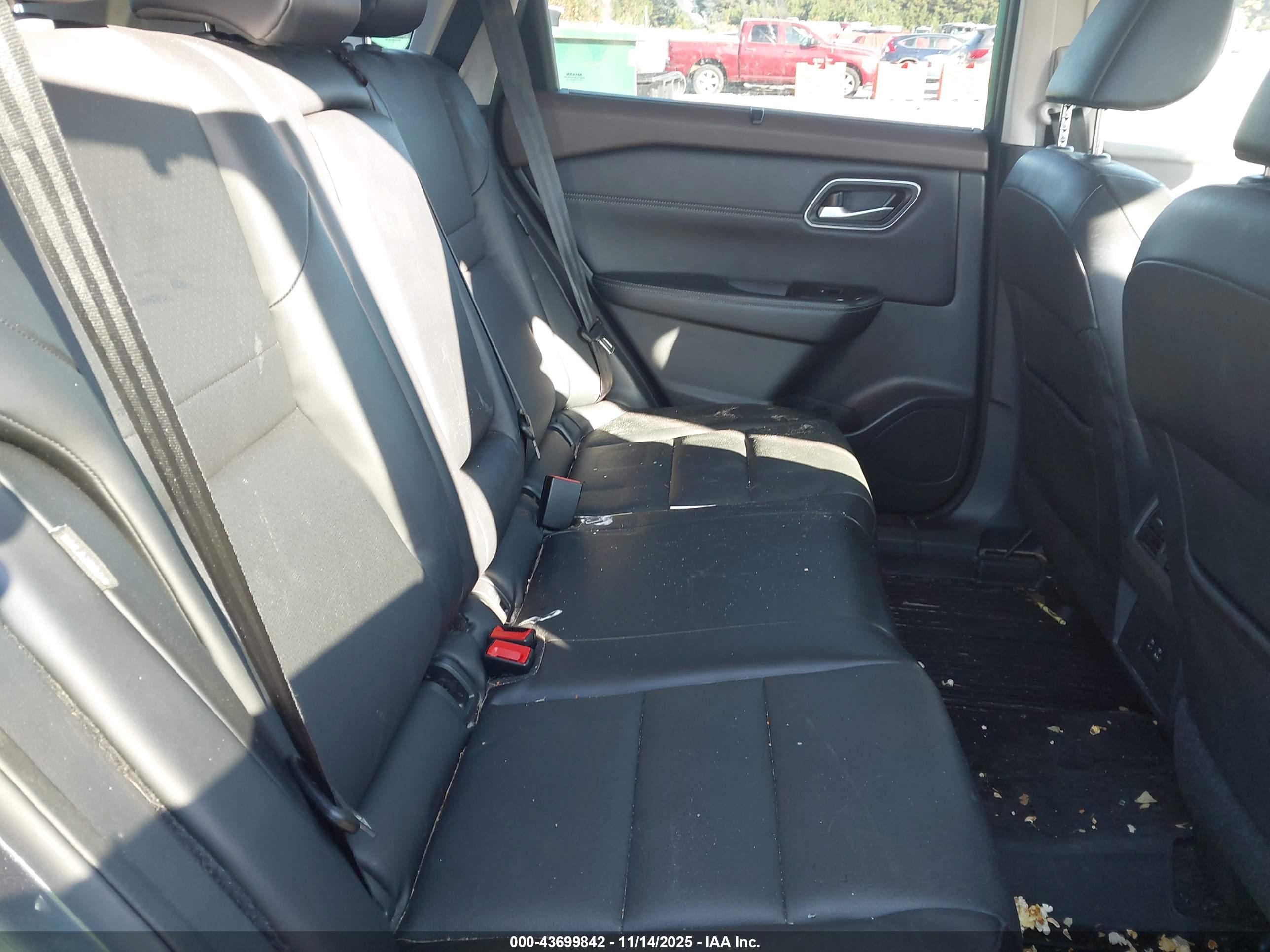 NISSAN ROGUE image 8