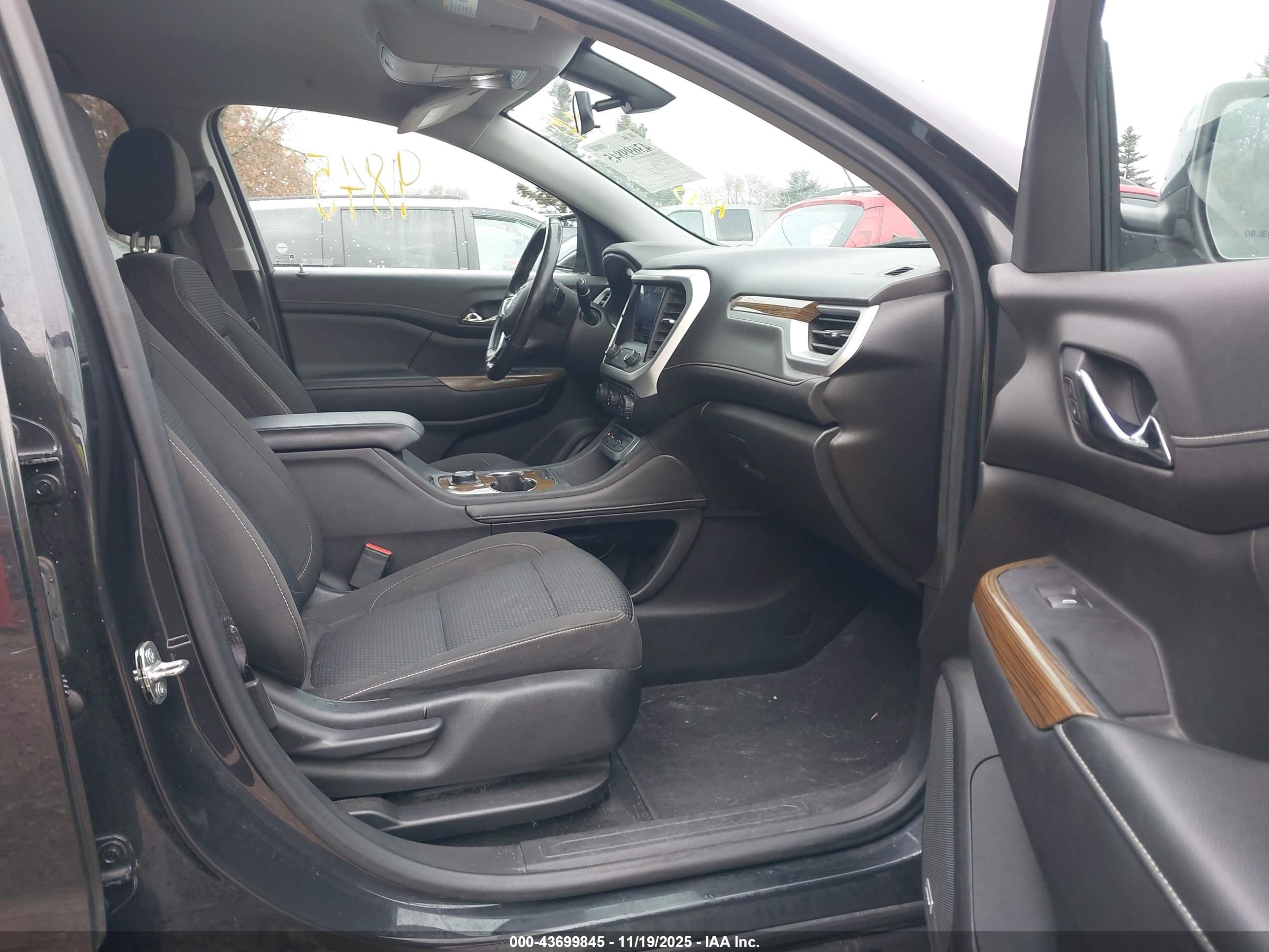 GMC ACADIA image 5