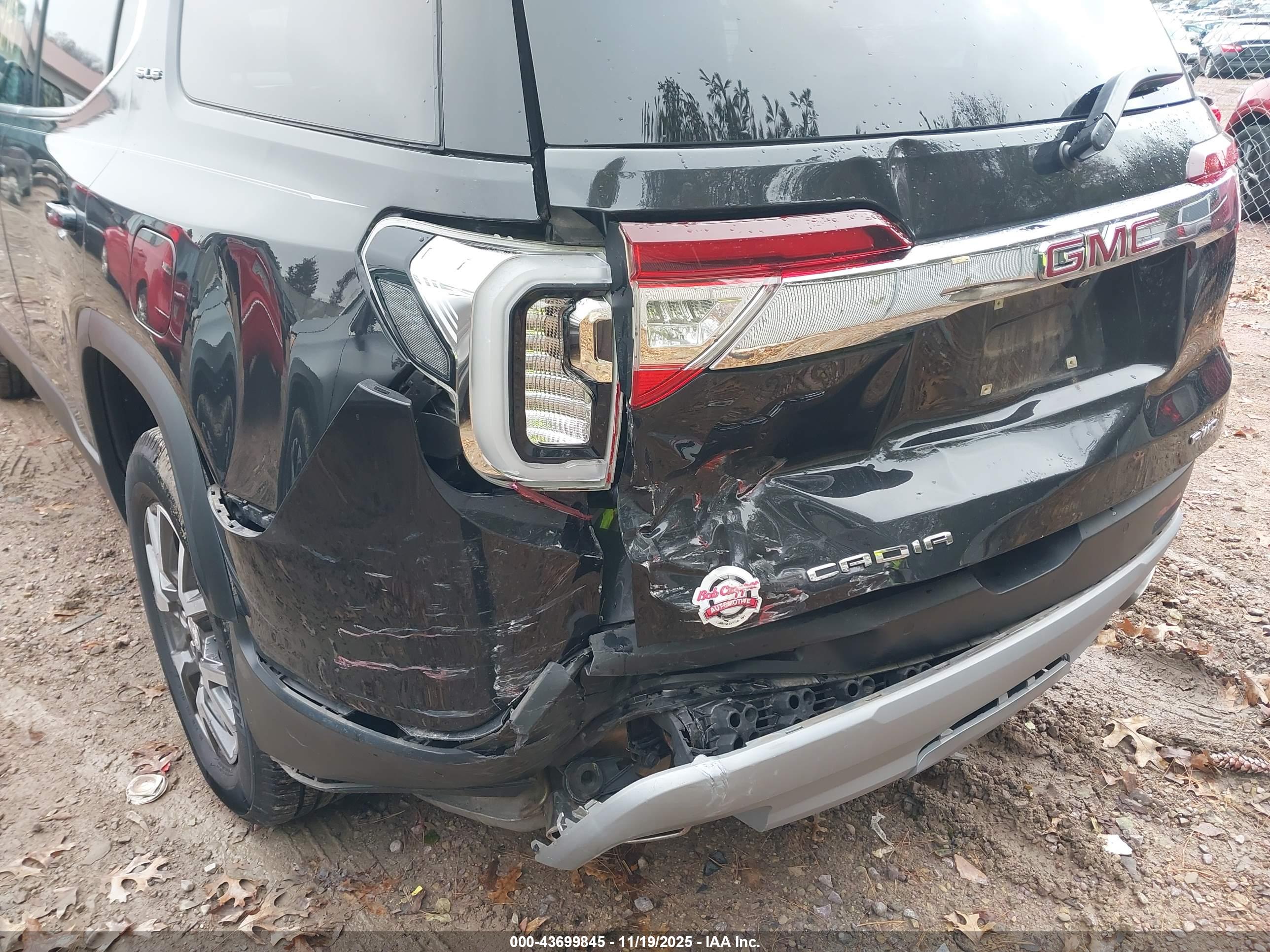 GMC ACADIA image 6