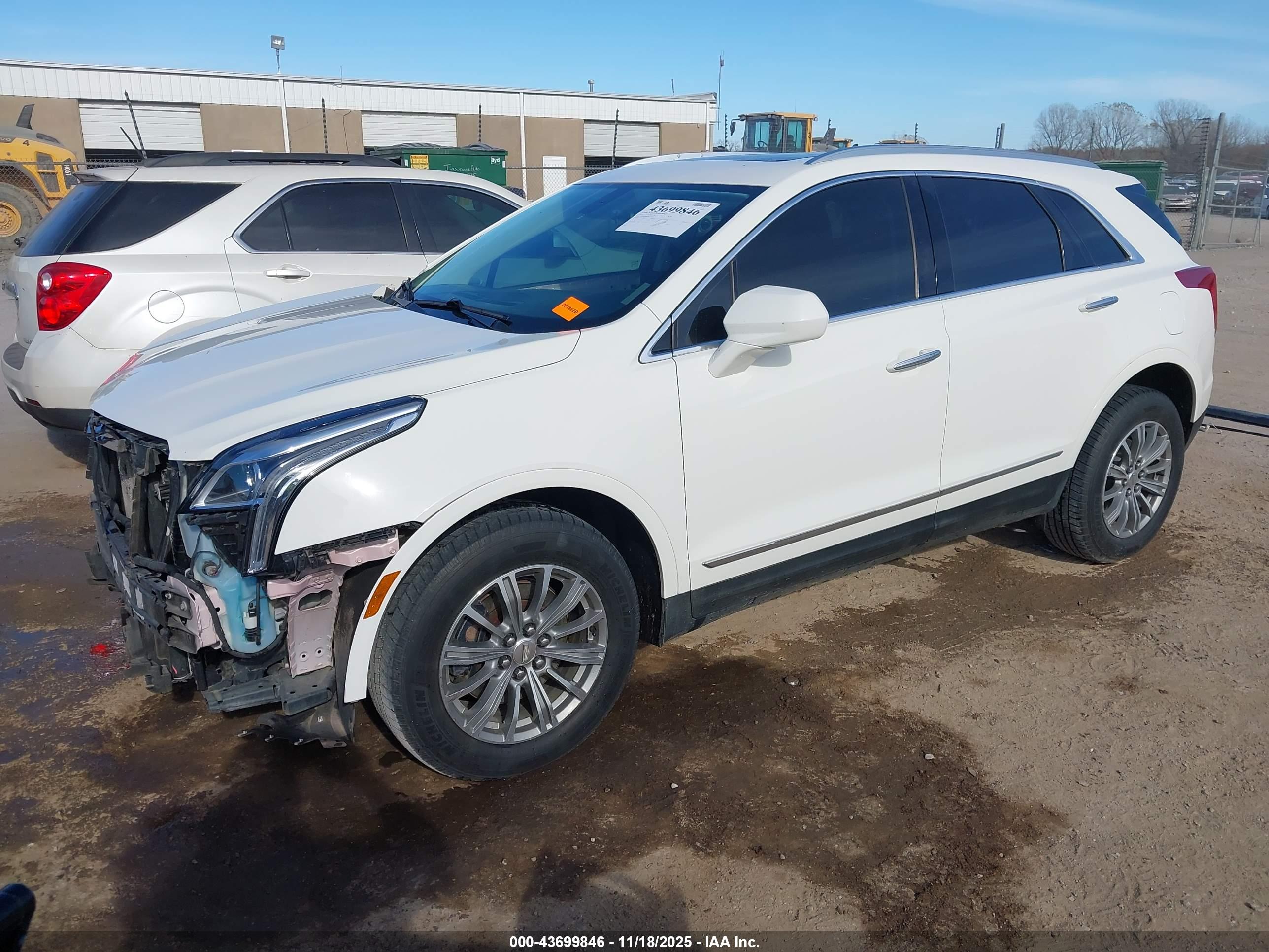 CADILLAC XT5 image 2