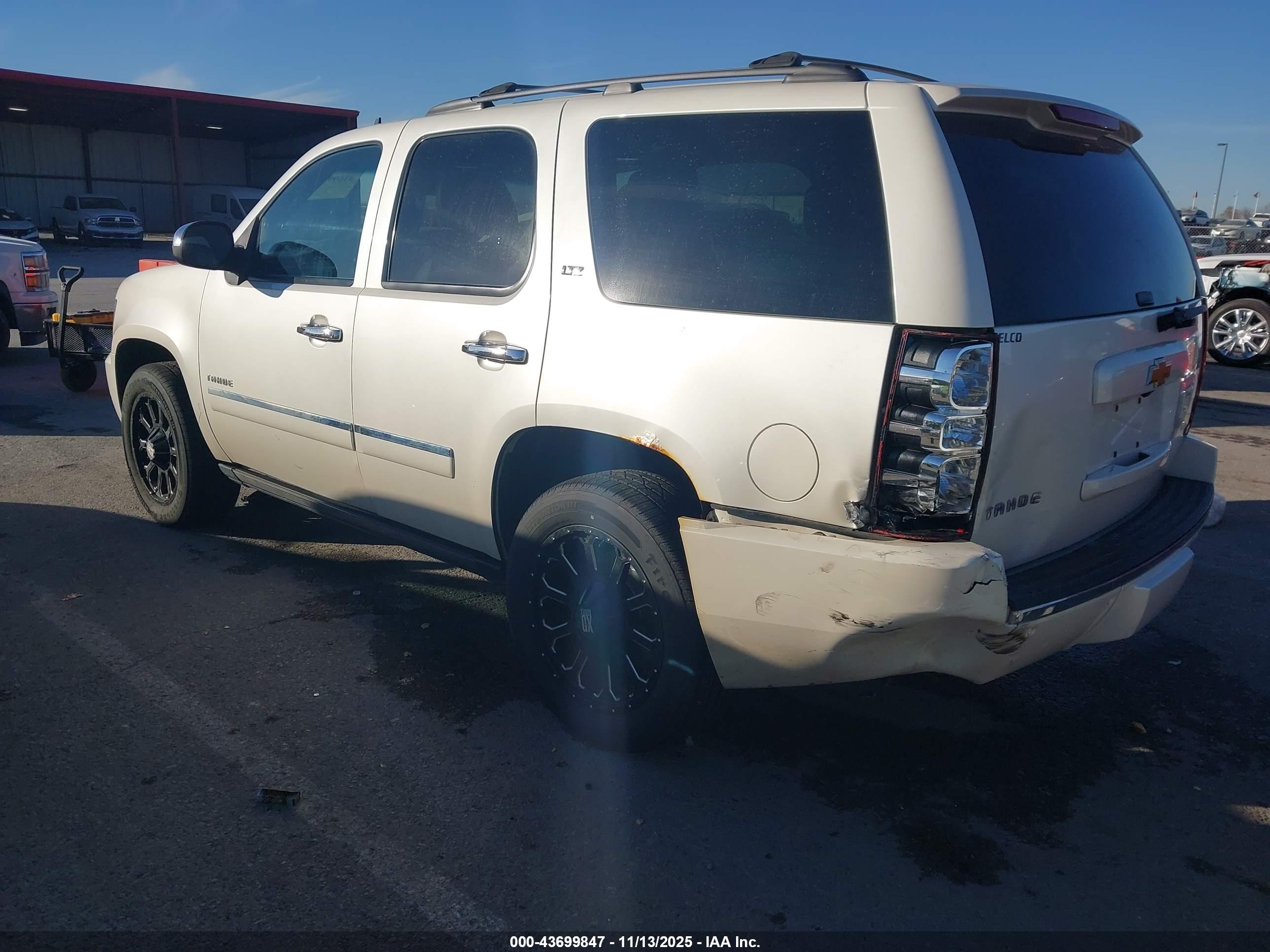 CHEVROLET TAHOE image 3