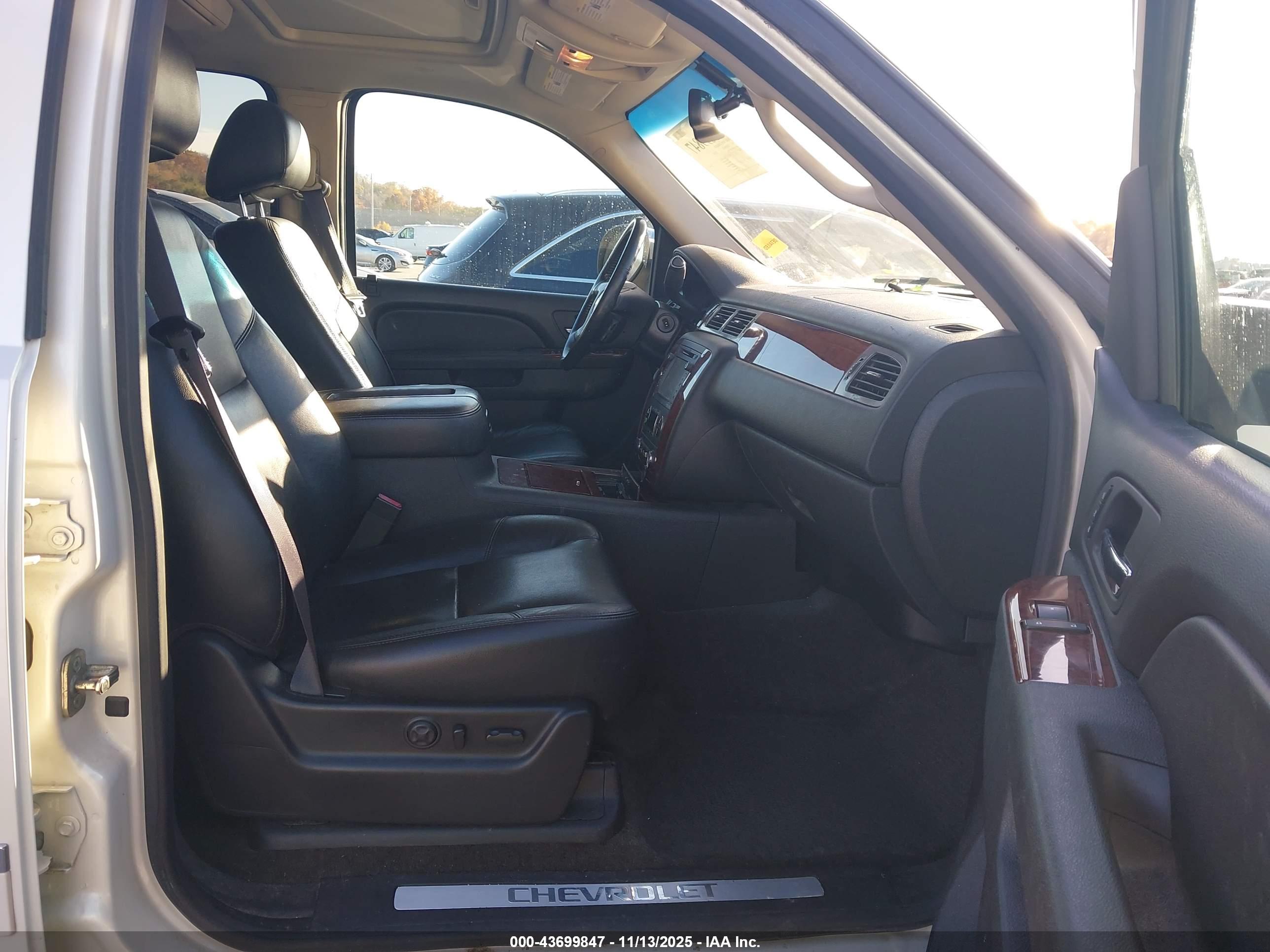 CHEVROLET TAHOE image 5