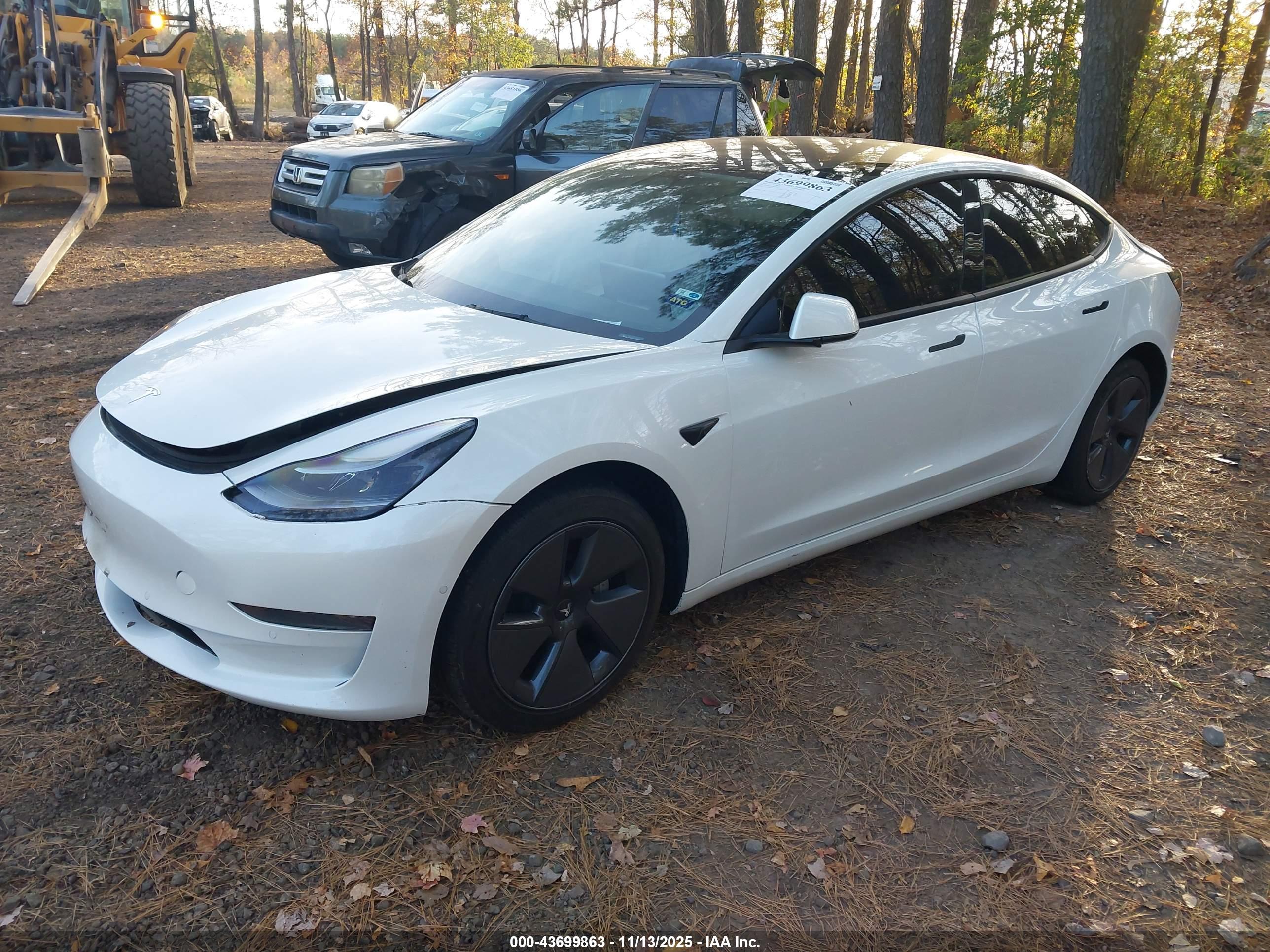 TESLA MODEL image 2