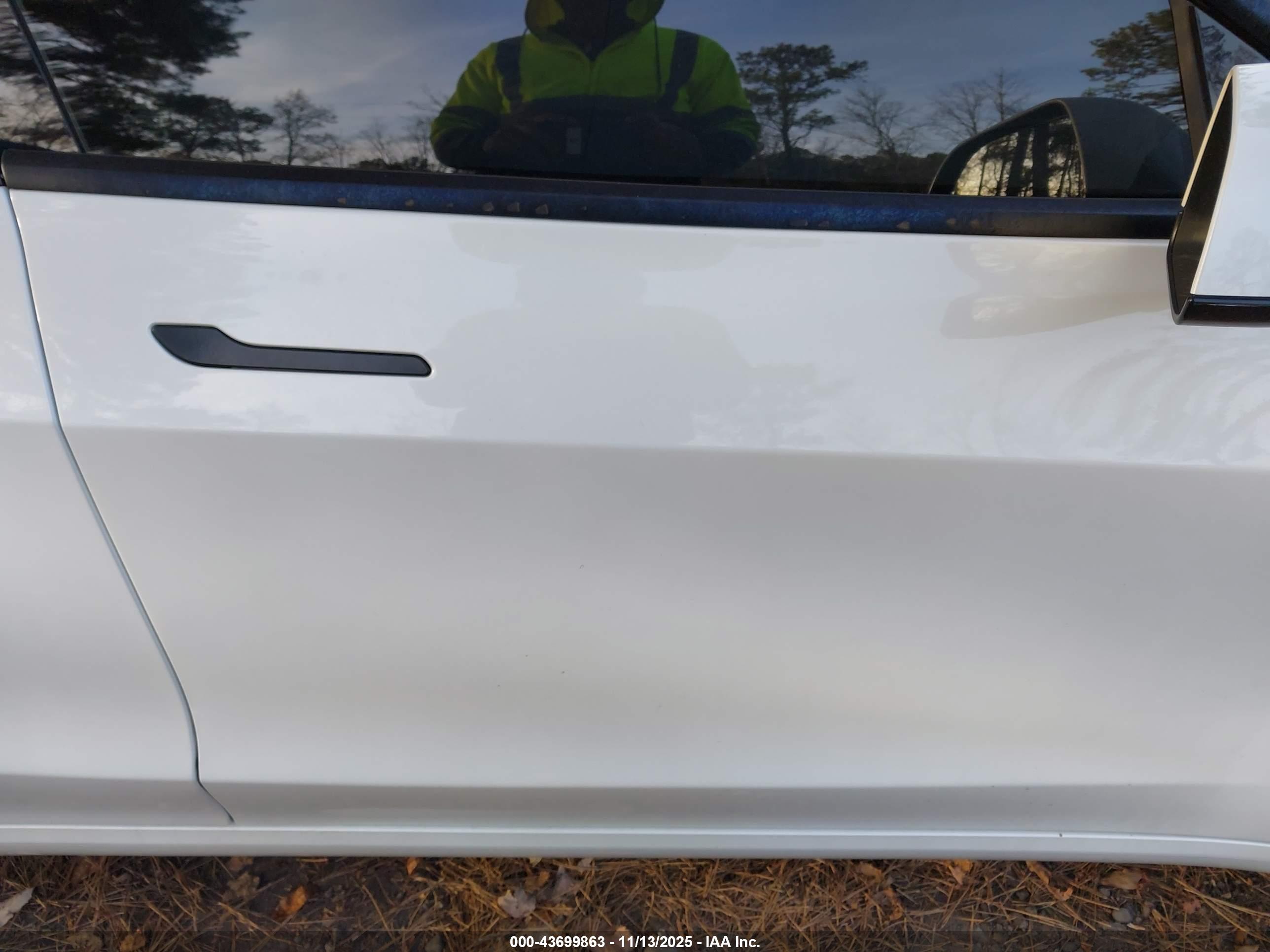 TESLA MODEL image 5
