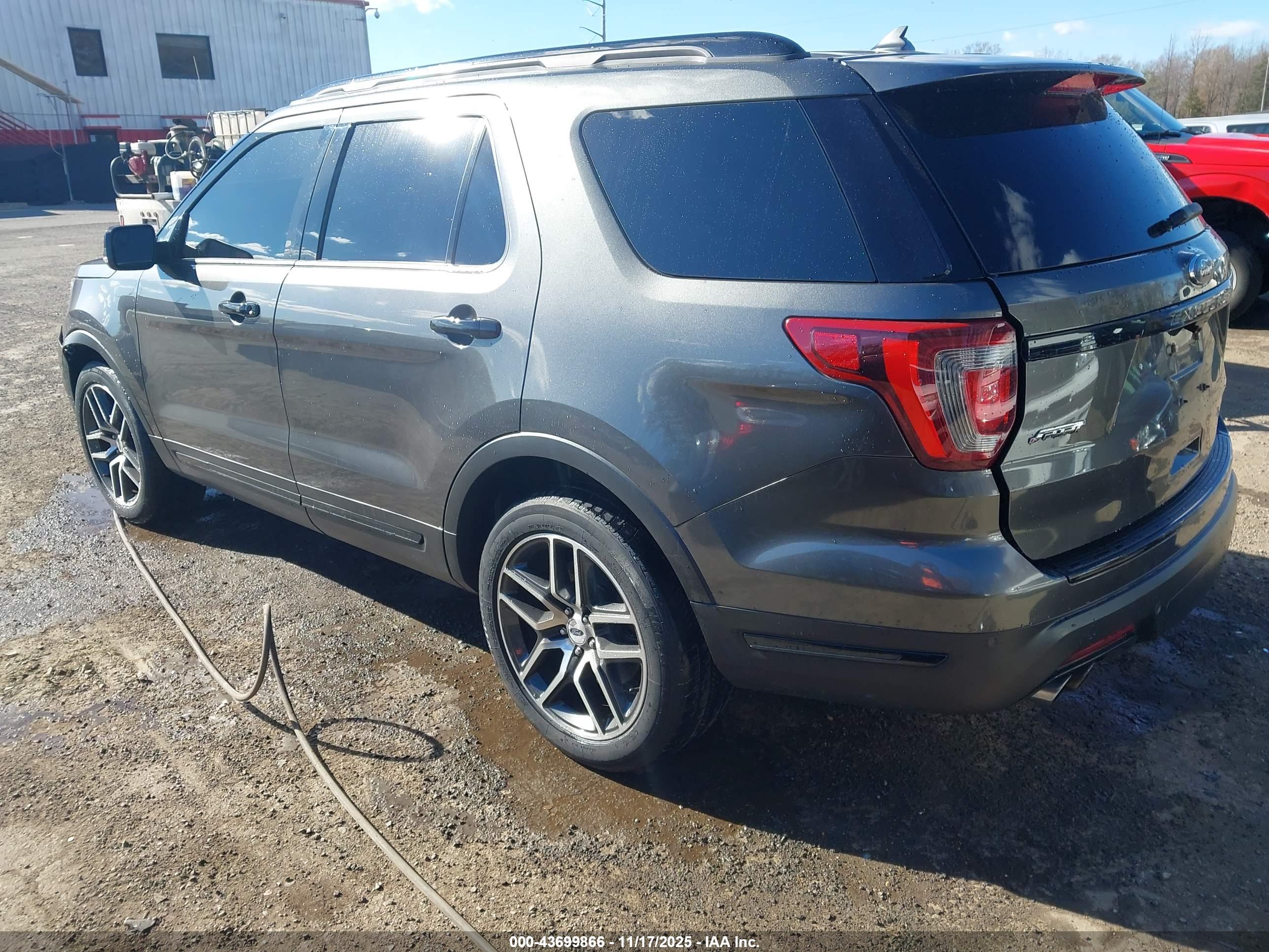FORD EXPLORER image 3