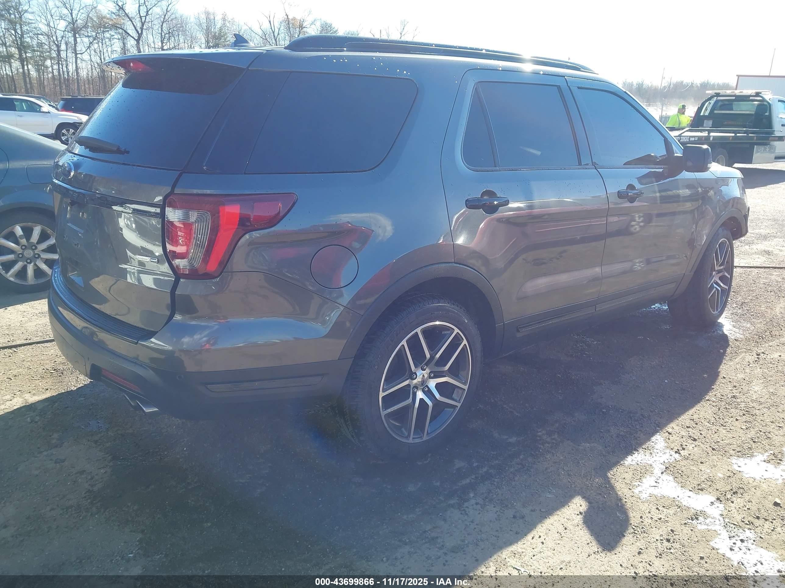 FORD EXPLORER image 4