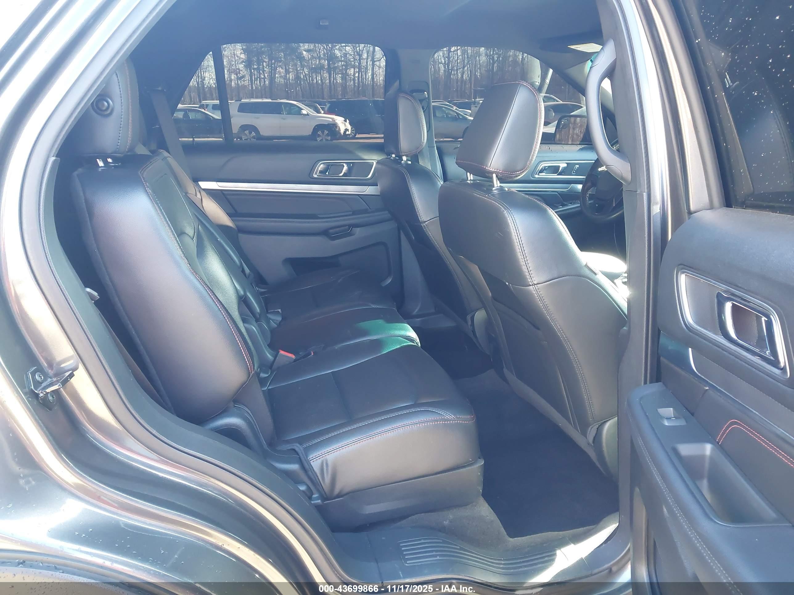 FORD EXPLORER image 8