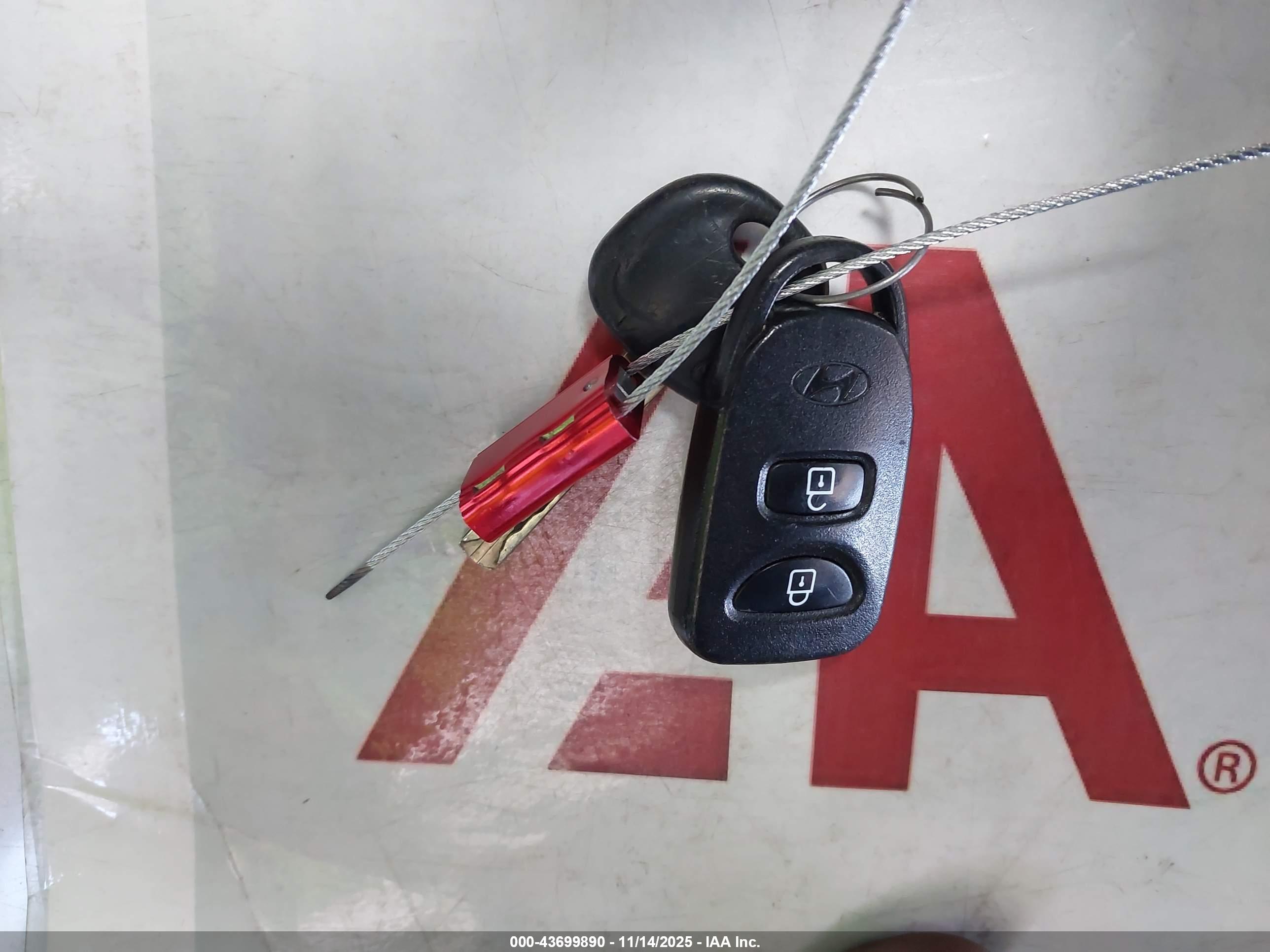 HYUNDAI TUCSON image 11