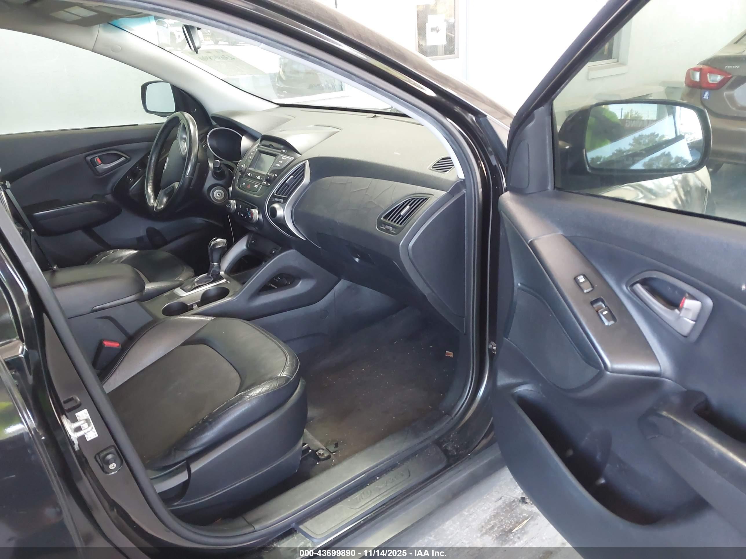 HYUNDAI TUCSON image 5