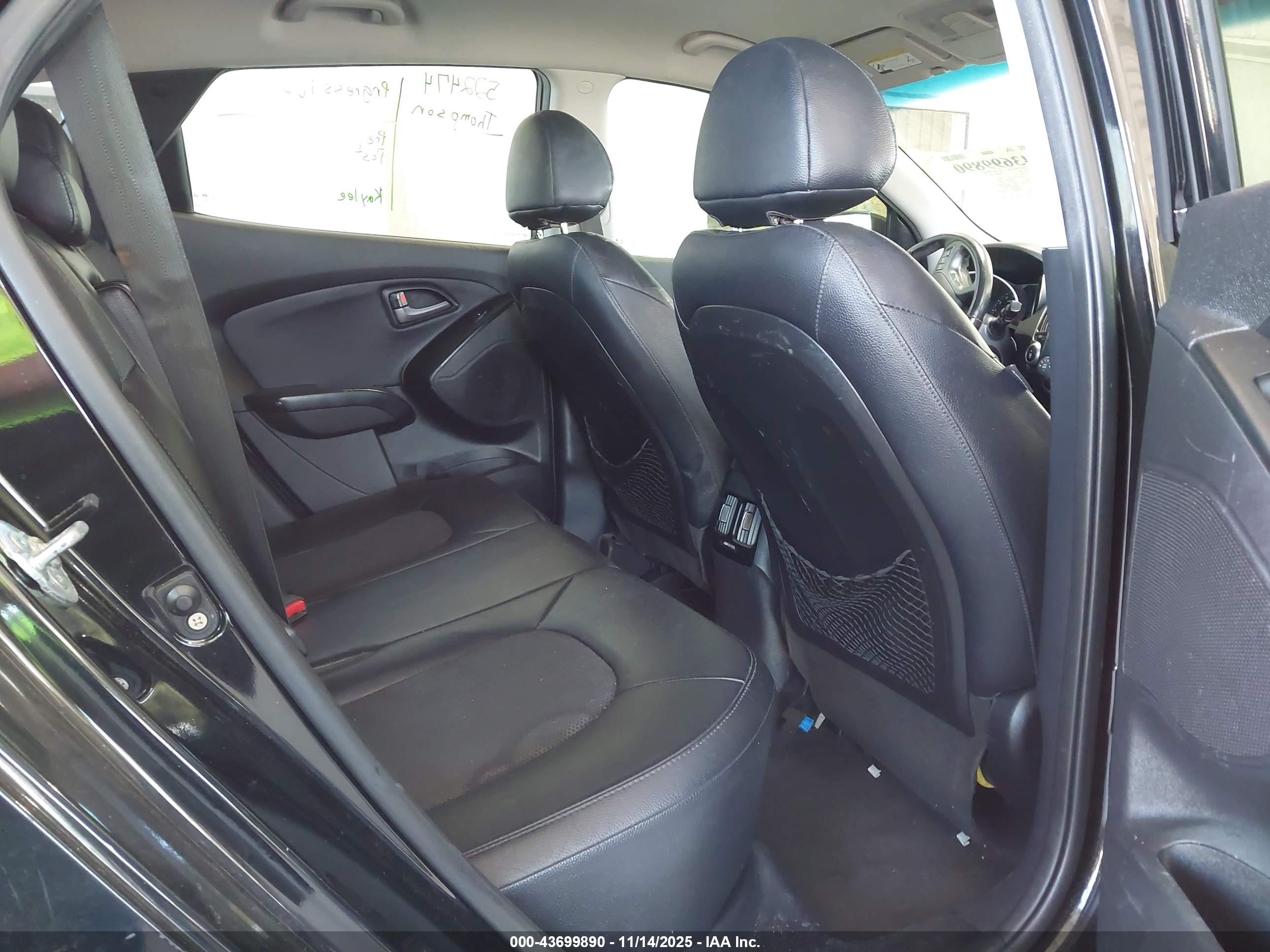 HYUNDAI TUCSON image 8
