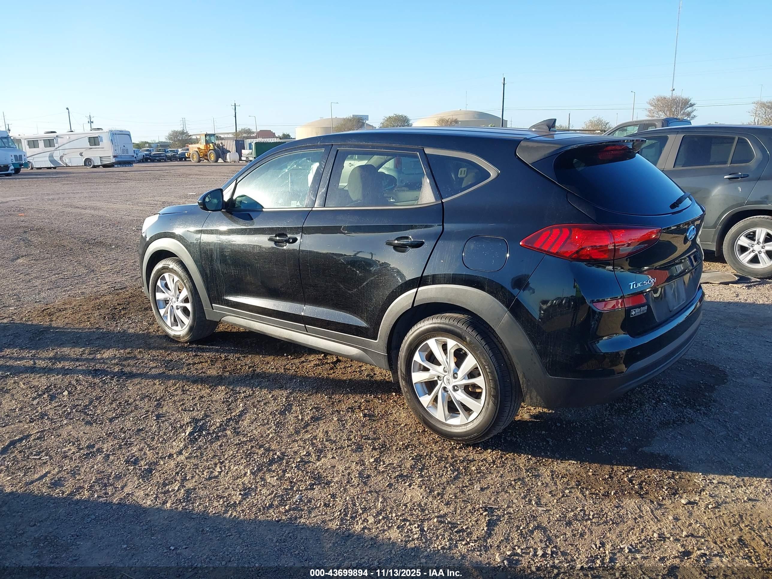 HYUNDAI TUCSON image 3