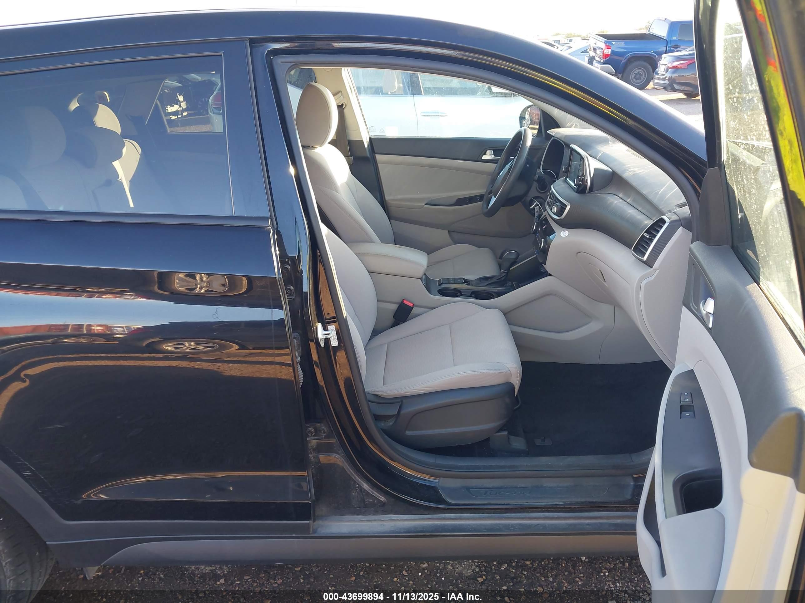 HYUNDAI TUCSON image 5