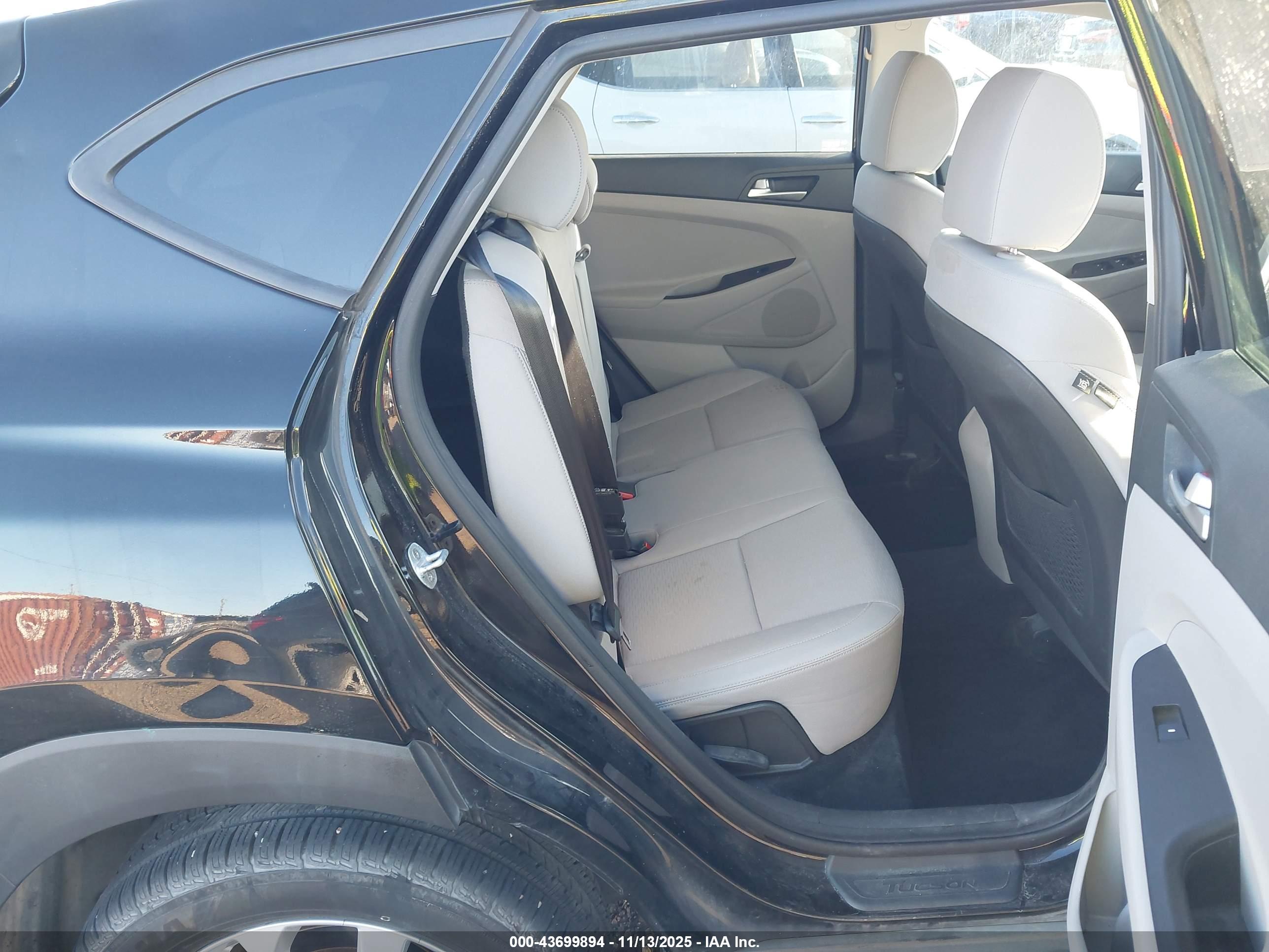 HYUNDAI TUCSON image 8