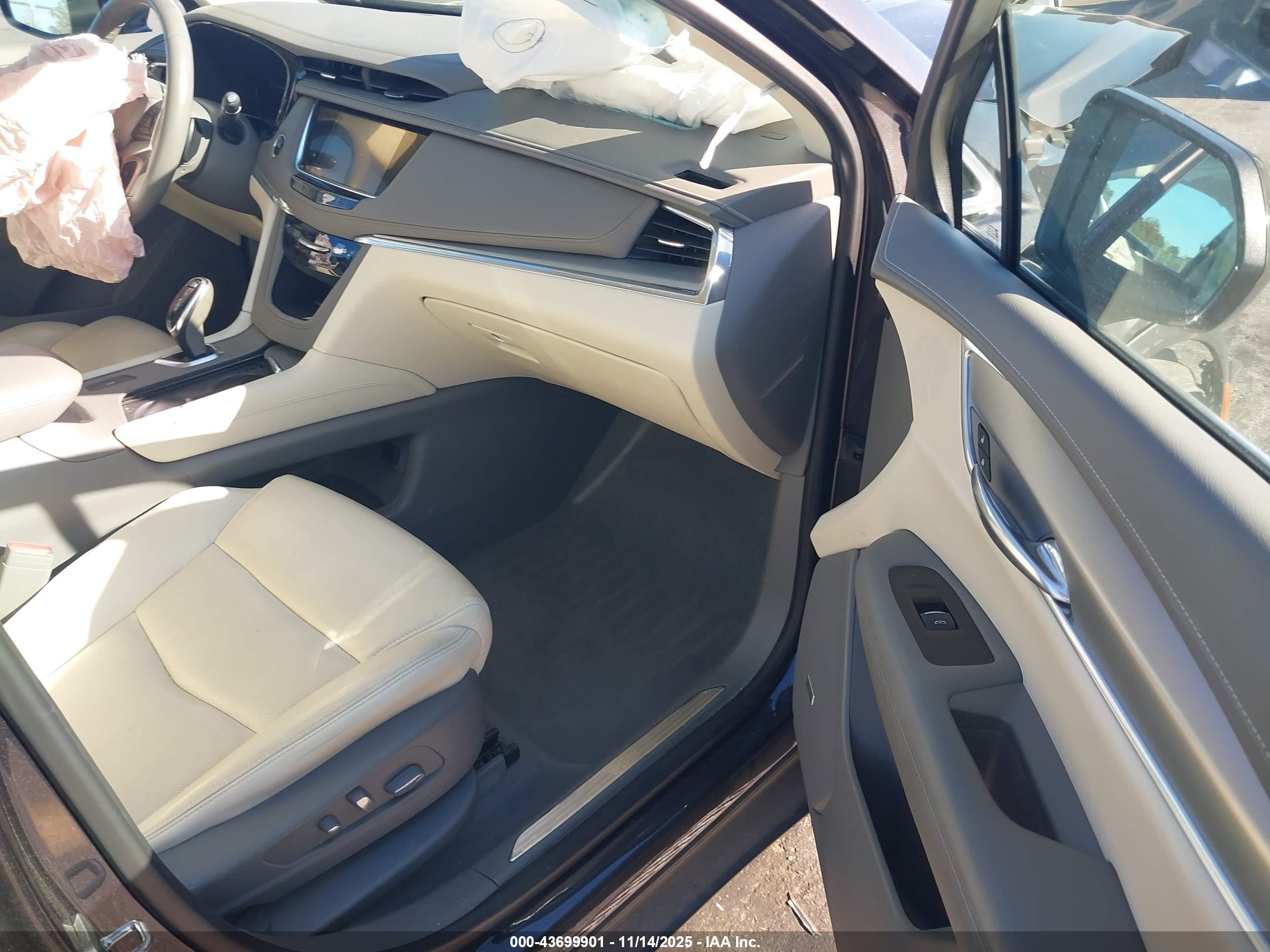 CADILLAC XT5 image 5
