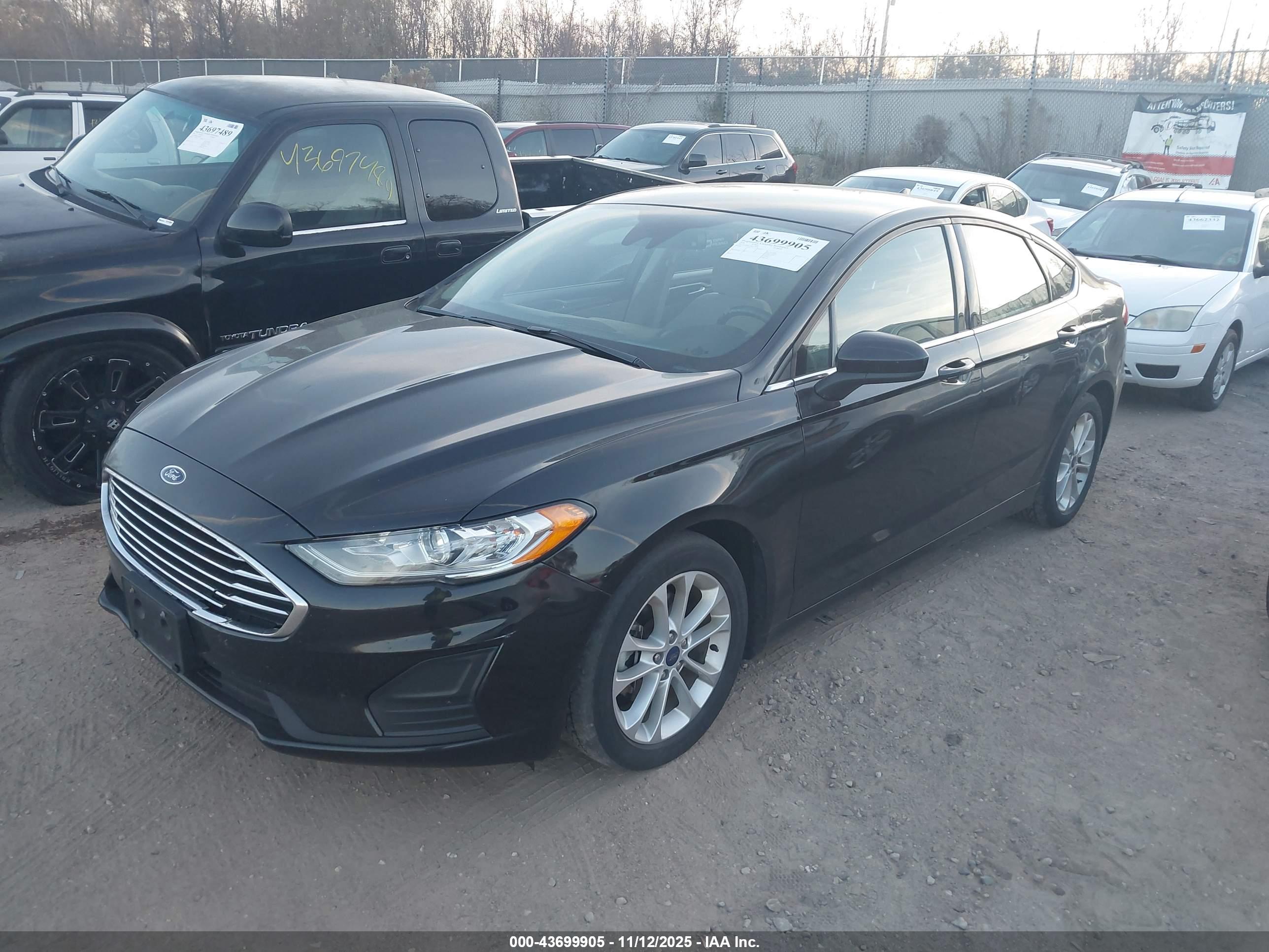 FORD FUSION image 2