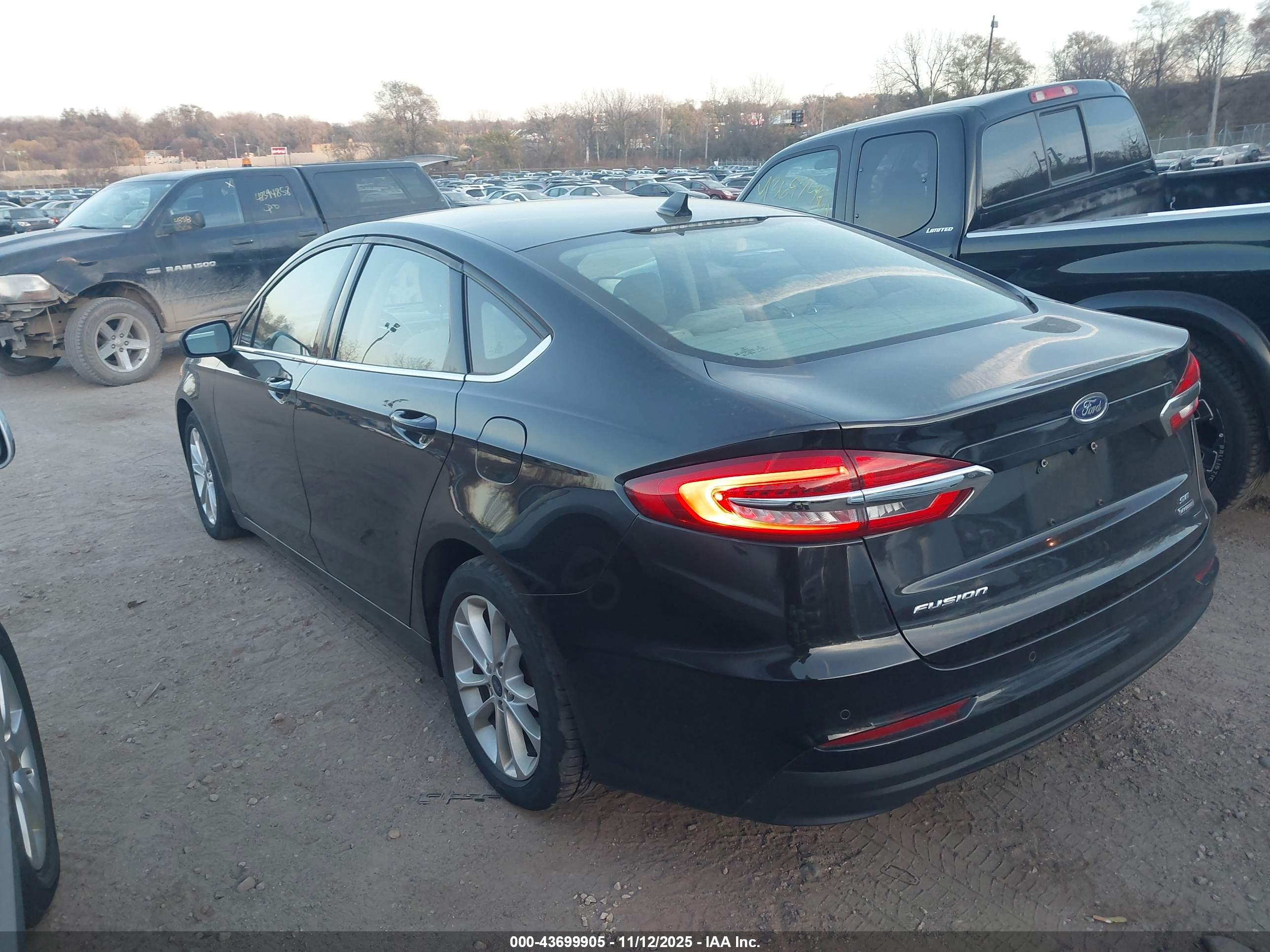 FORD FUSION image 3