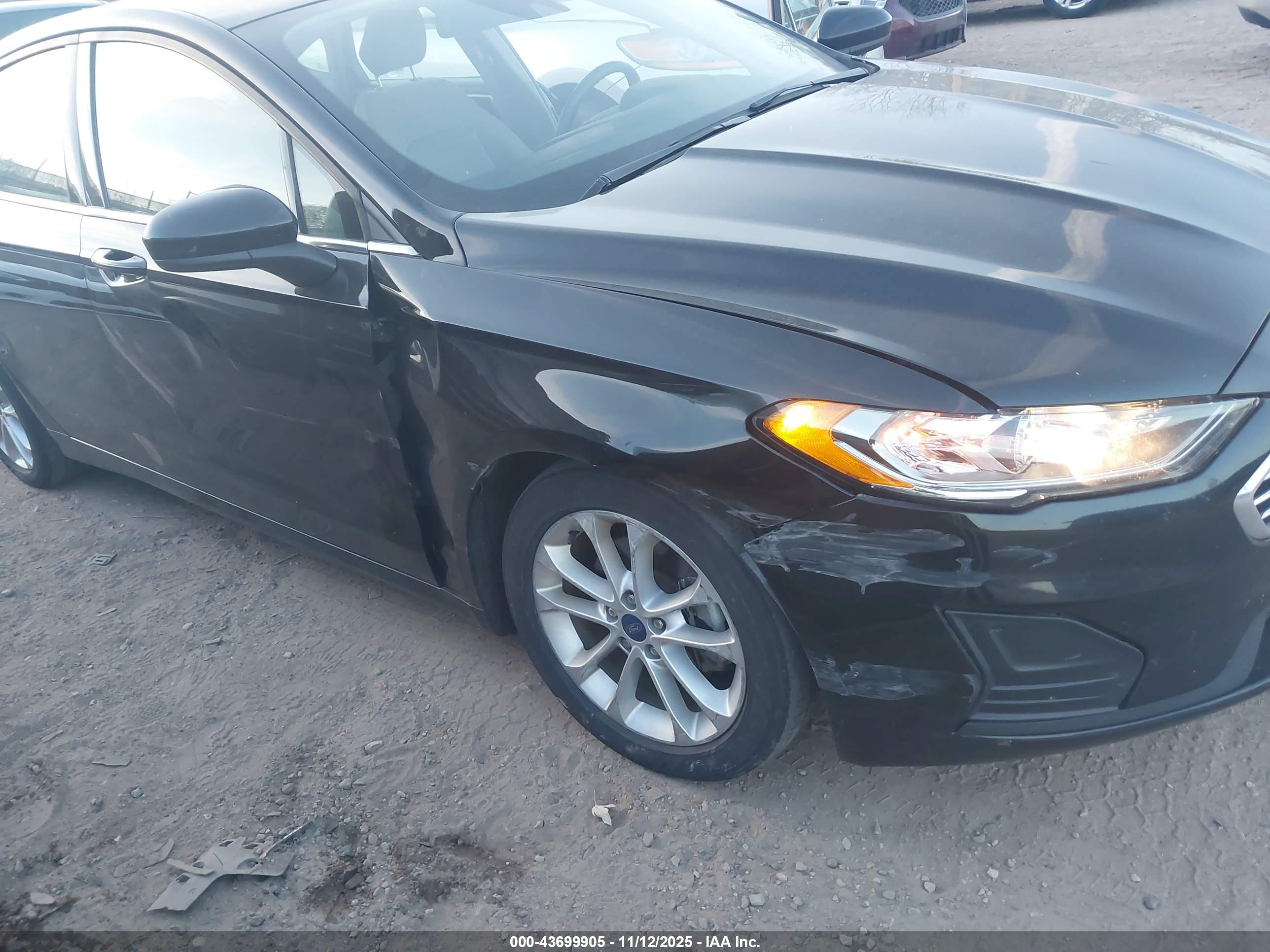 FORD FUSION image 6