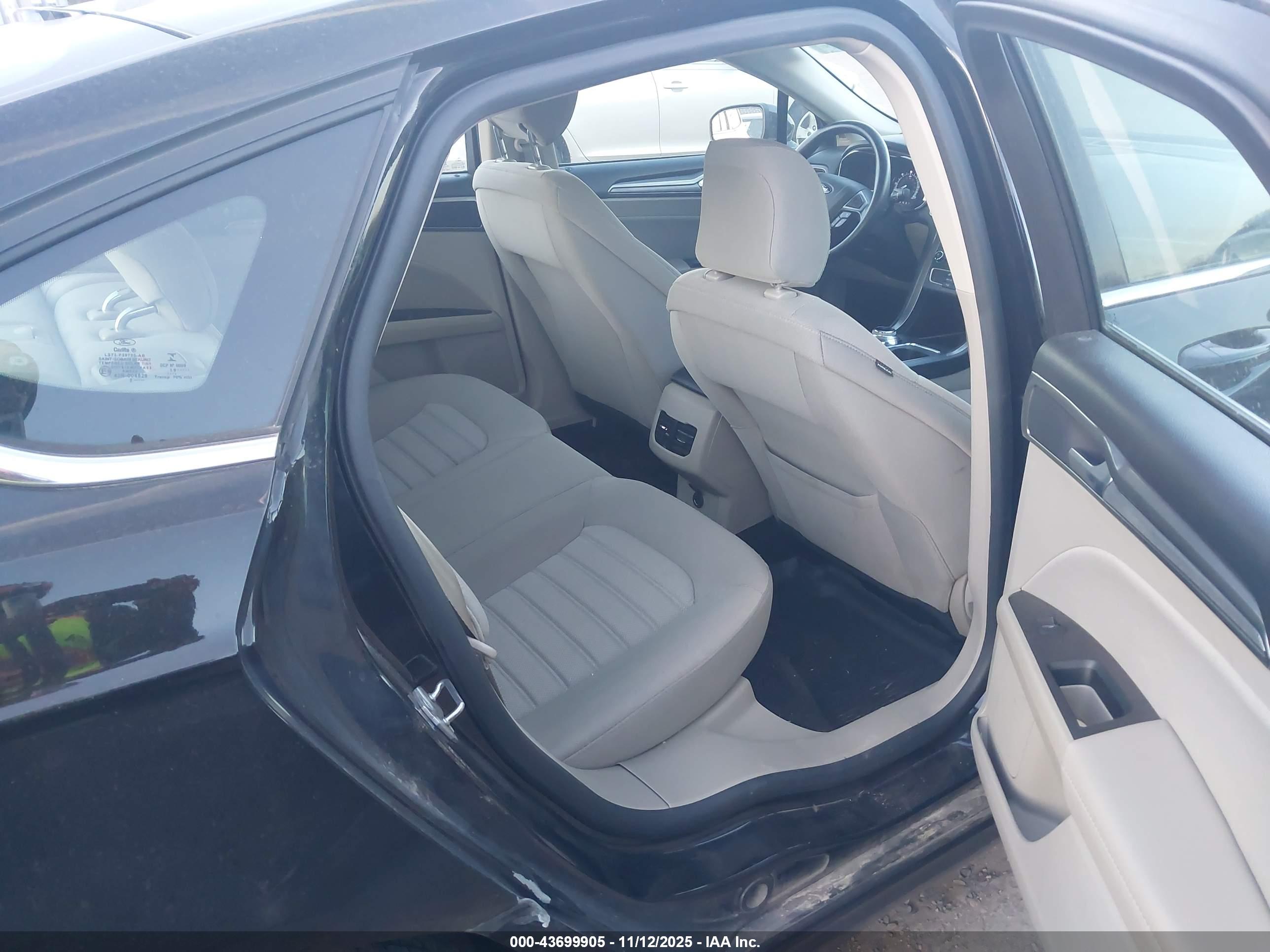 FORD FUSION image 8
