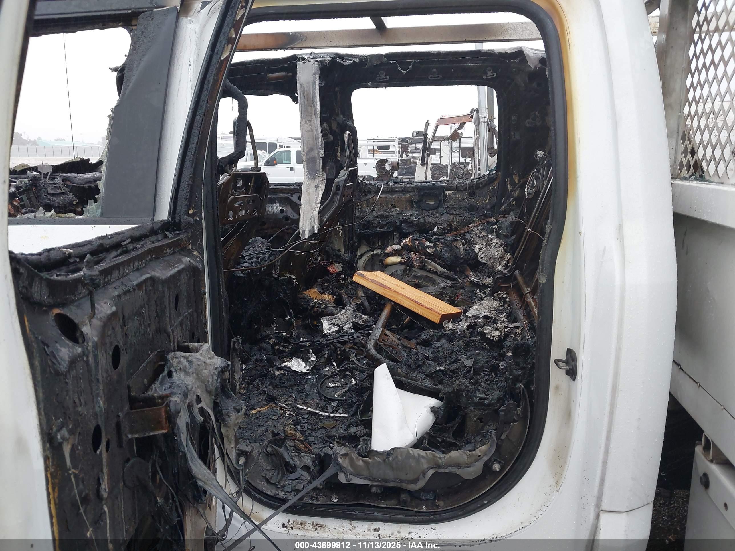 FORD F-550 image 7