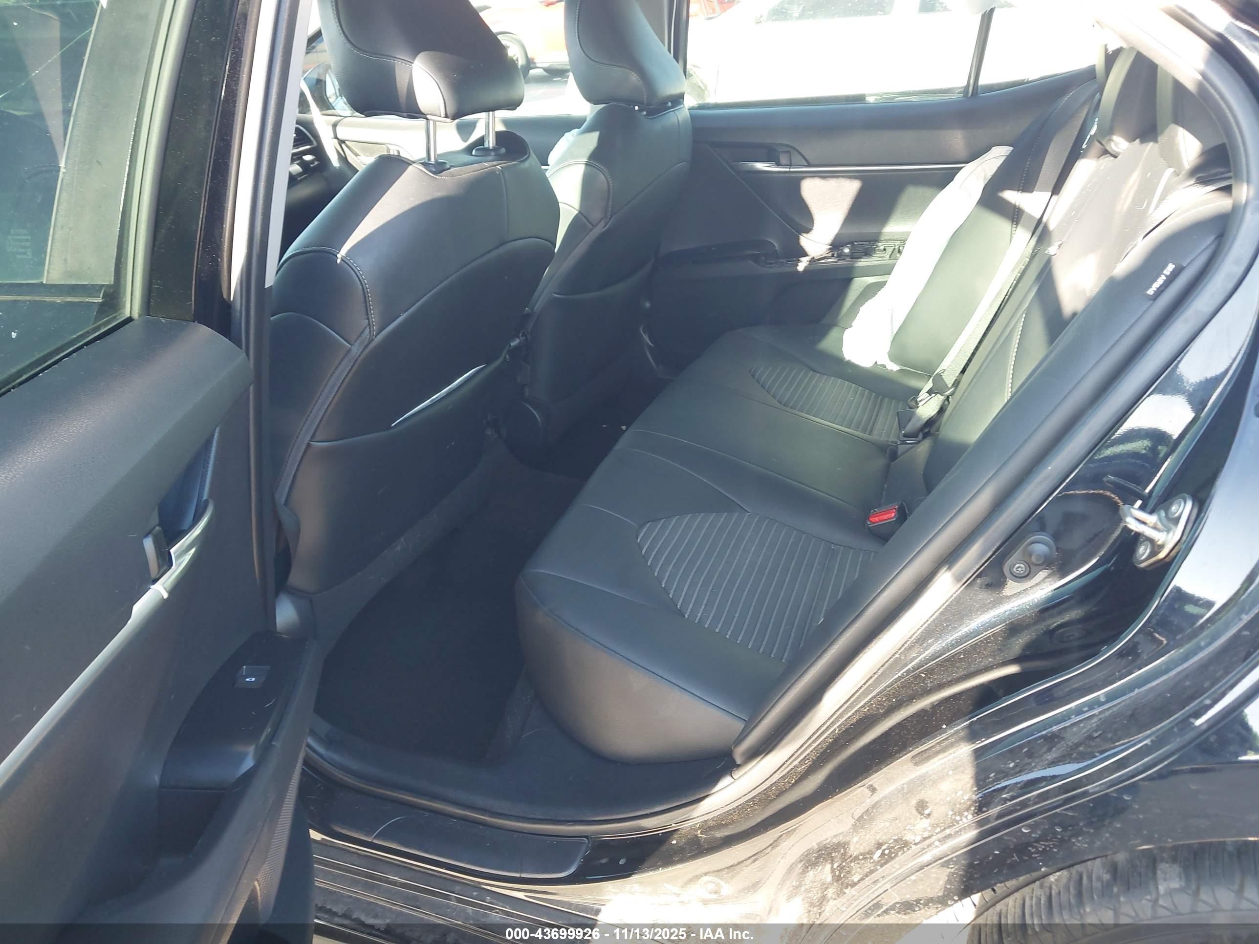 TOYOTA CAMRY image 8