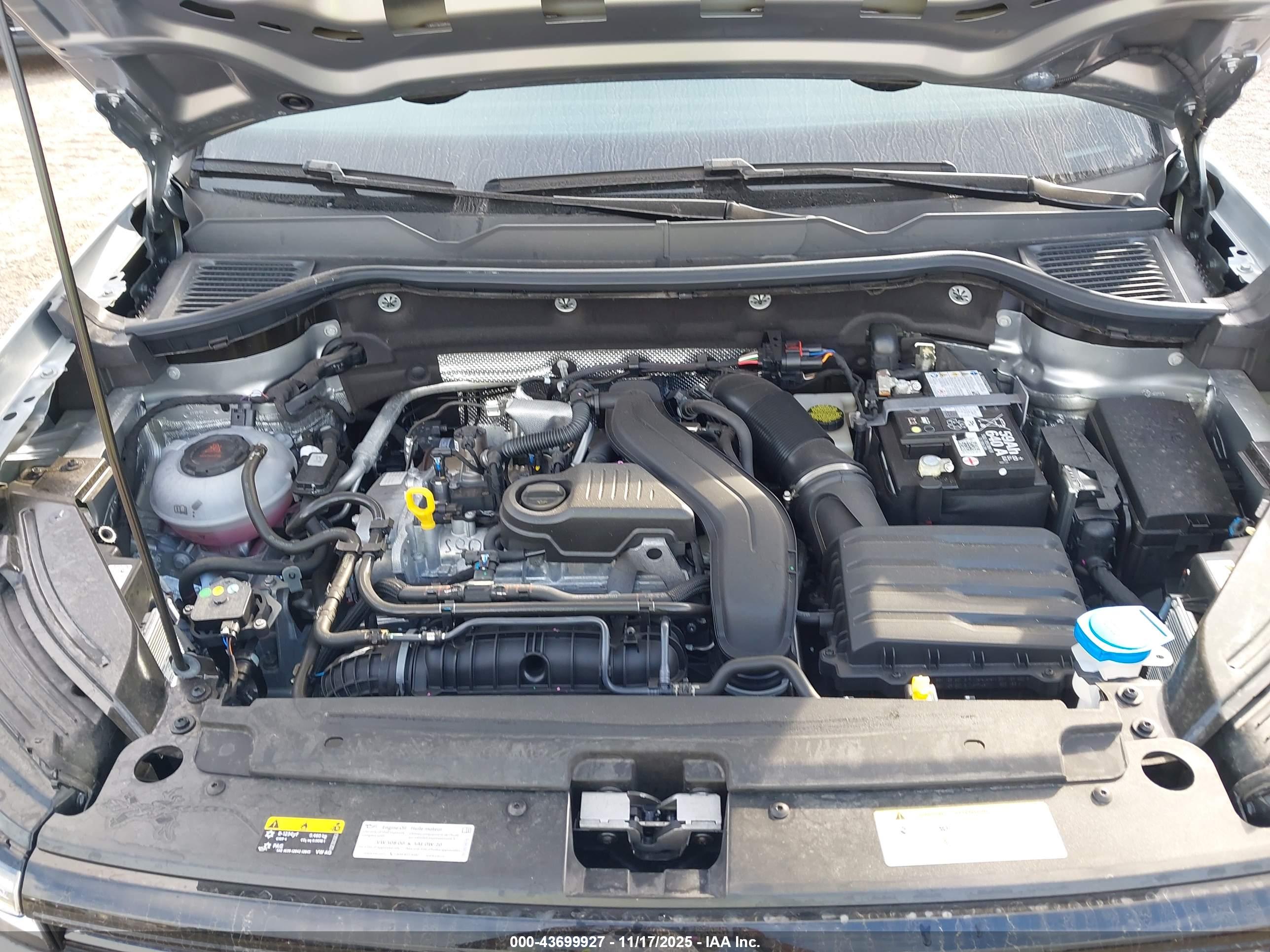 VOLKSWAGEN TAOS image 10