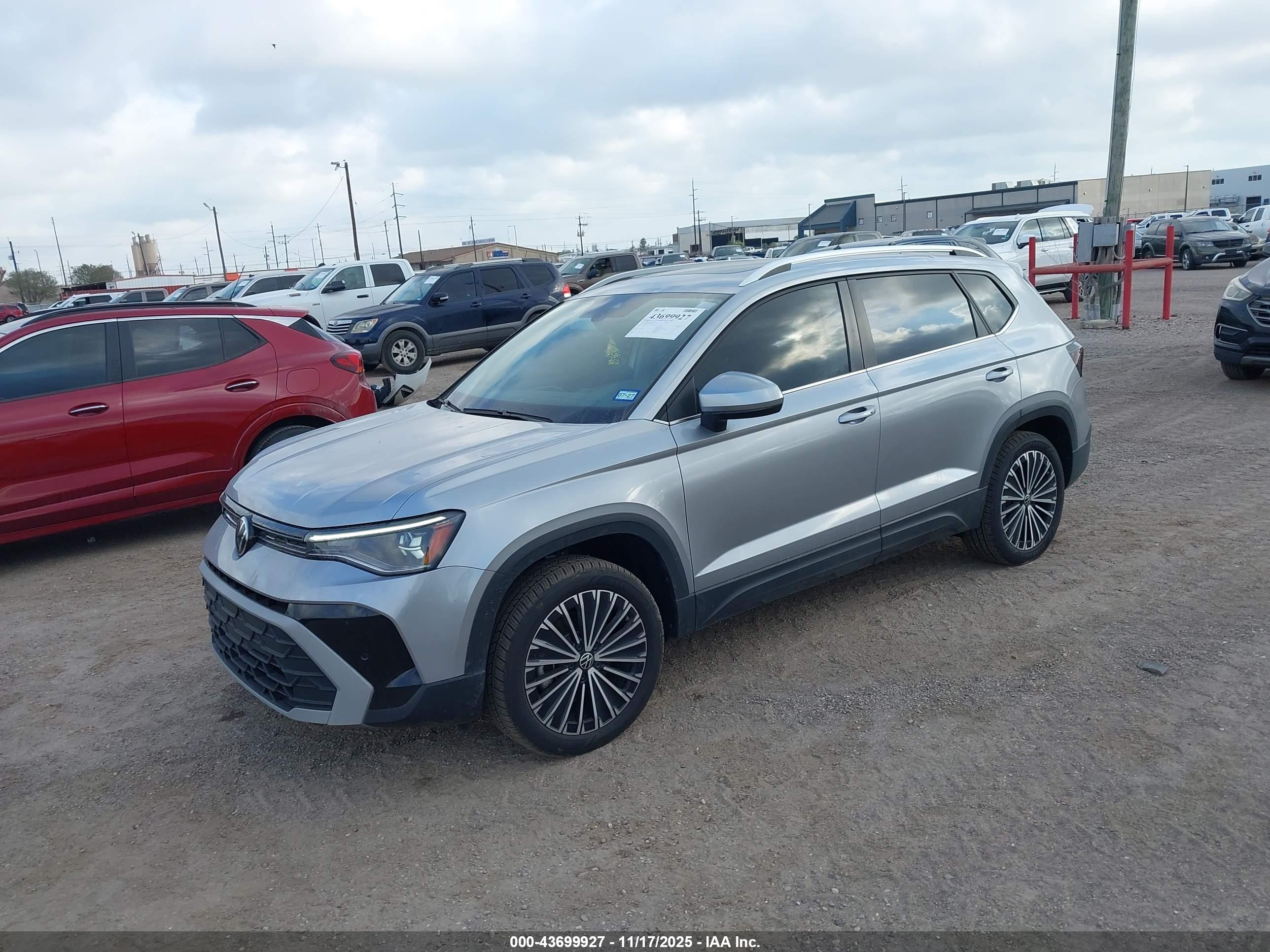 VOLKSWAGEN TAOS image 2