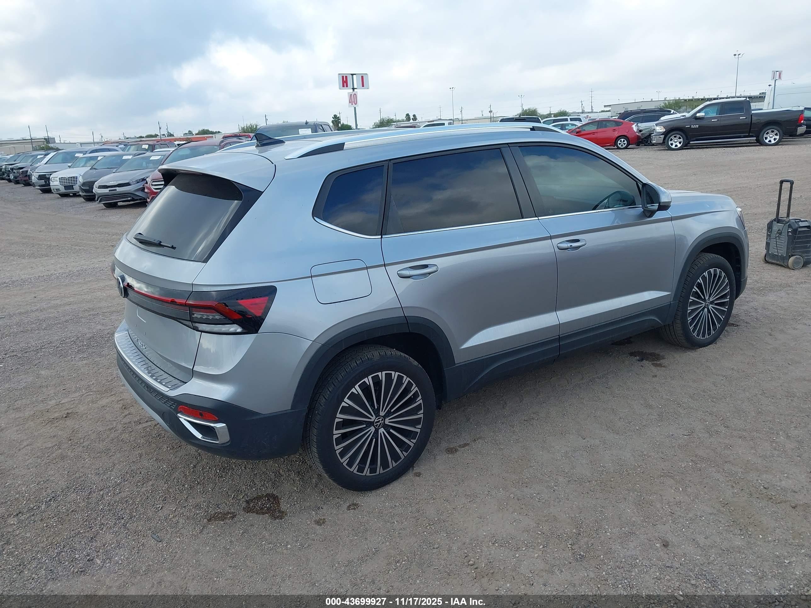VOLKSWAGEN TAOS image 4